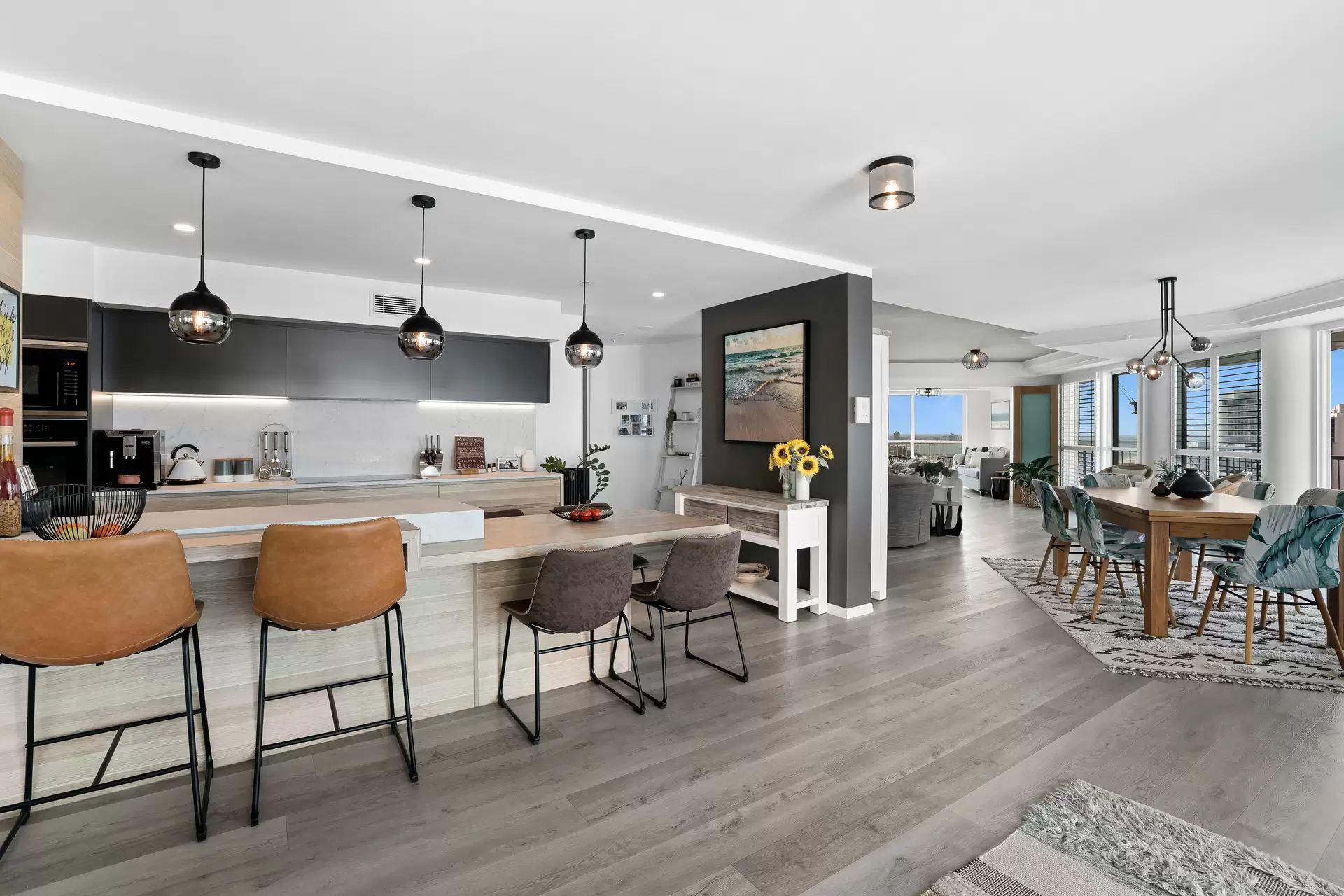 49/20 Cronin Avenue, Main Beach Sold by Queensland Sotheby's International Realty - image 1