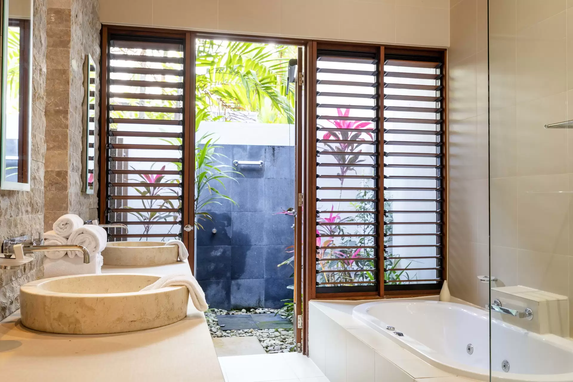 11 Bale Drive, Port Douglas Sold by Queensland Sotheby's International Realty - image 1