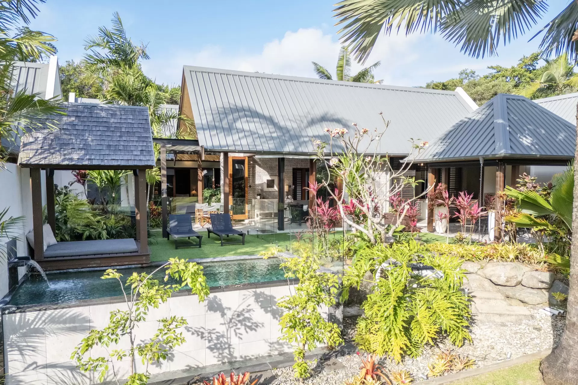 11 Bale Drive, Port Douglas Sold by Queensland Sotheby's International Realty - image 1
