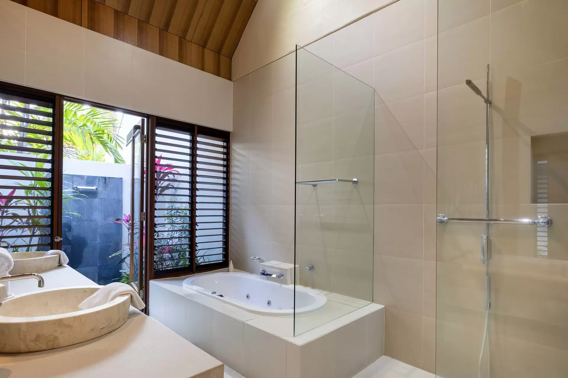 11 Bale Drive, Port Douglas Sold by Queensland Sotheby's International Realty - image 1