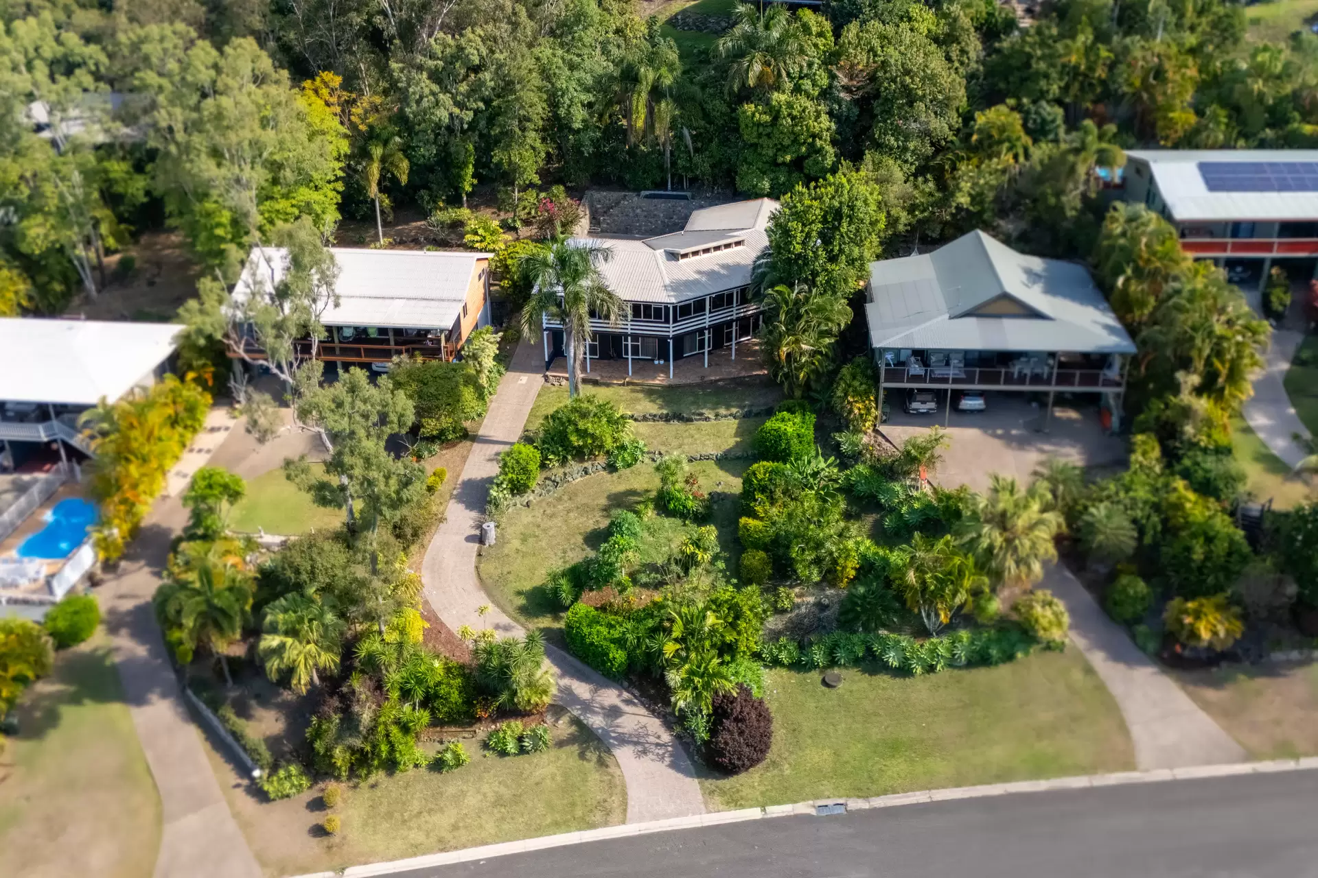 7 Country Road, Cannonvale Sold by Queensland Sotheby's International Realty - image 1