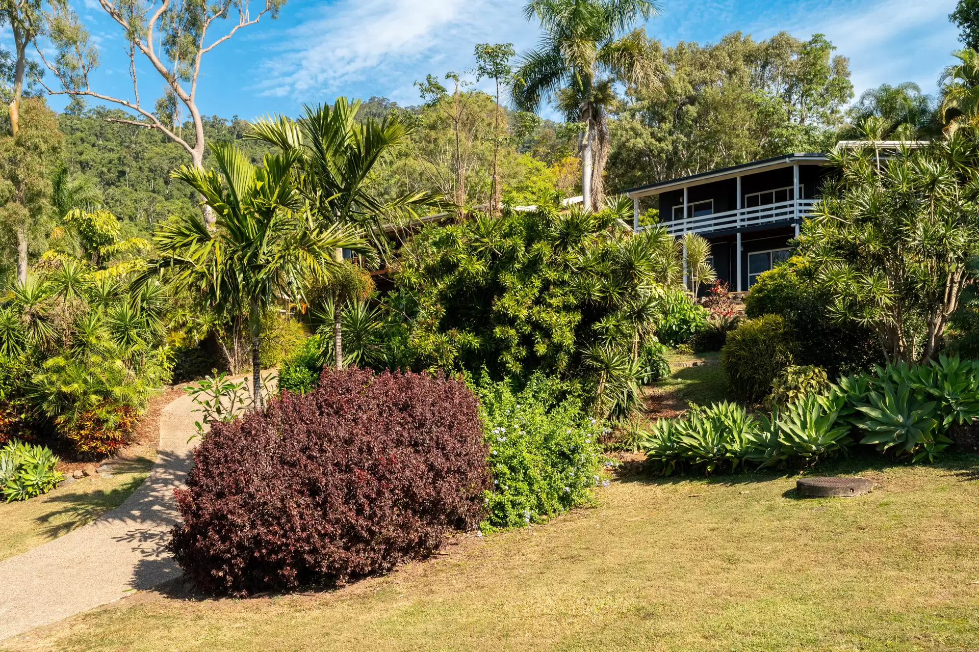 7 Country Road, Cannonvale Sold by Queensland Sotheby's International Realty - image 1