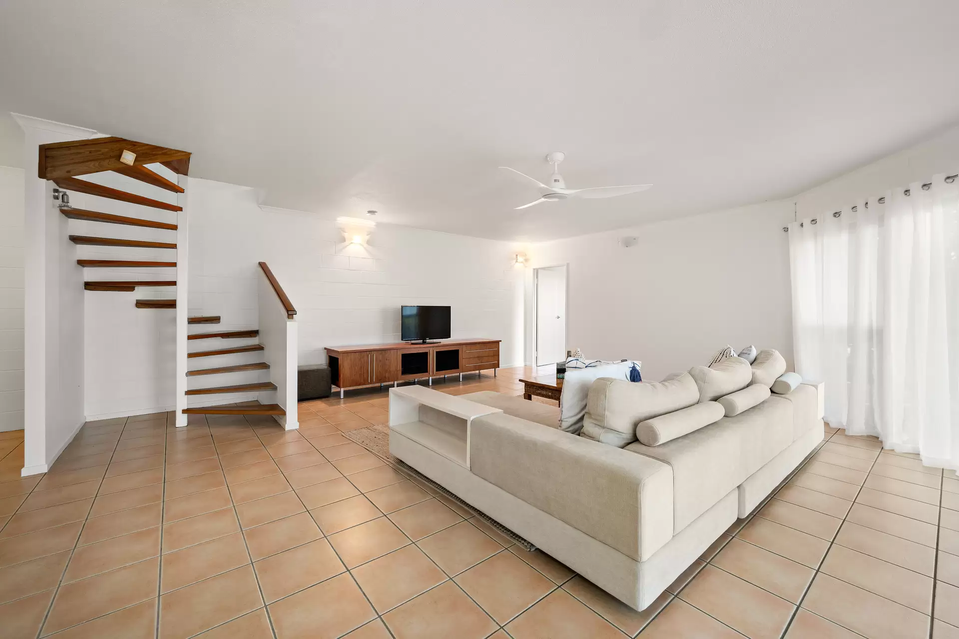 7 Country Road, Cannonvale Sold by Queensland Sotheby's International Realty - image 1