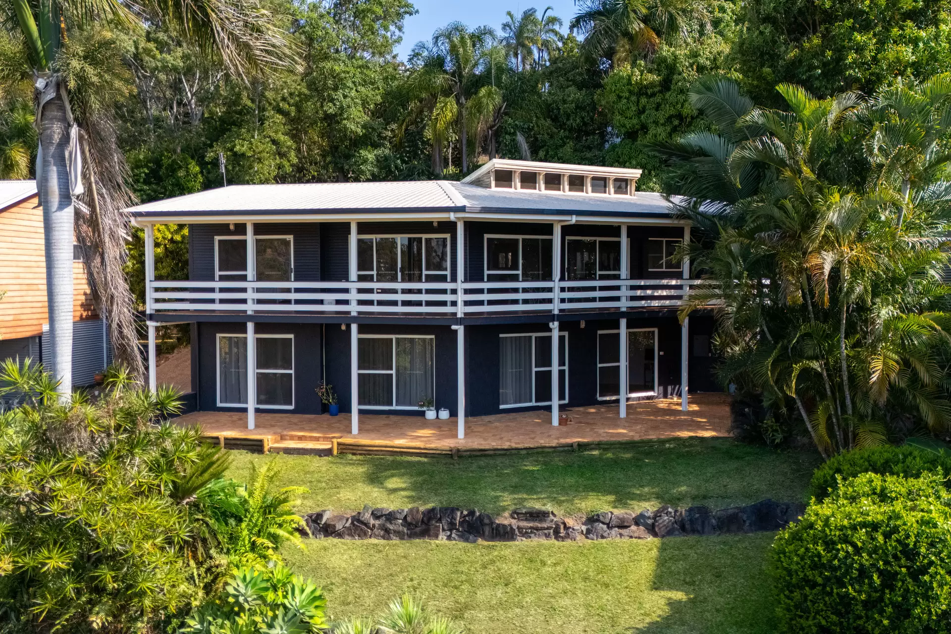 7 Country Road, Cannonvale Sold by Queensland Sotheby's International Realty - image 1