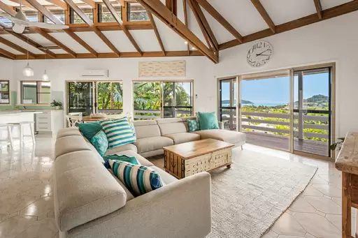 7 Country Road, Cannonvale Sold by Queensland Sotheby's International Realty
