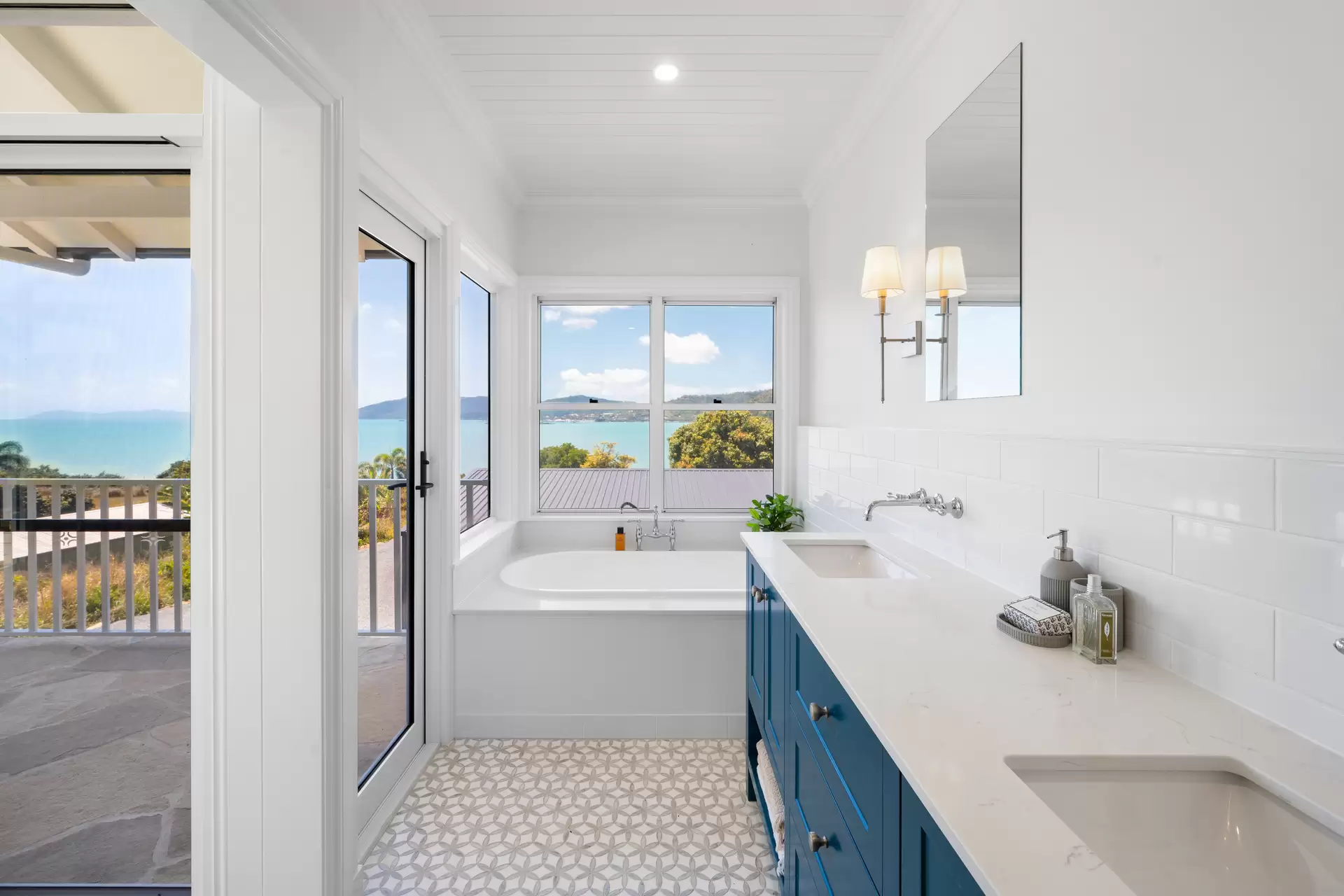 1/119 Botanica Drive, Woodwark Sold by Queensland Sotheby's International Realty - image 1