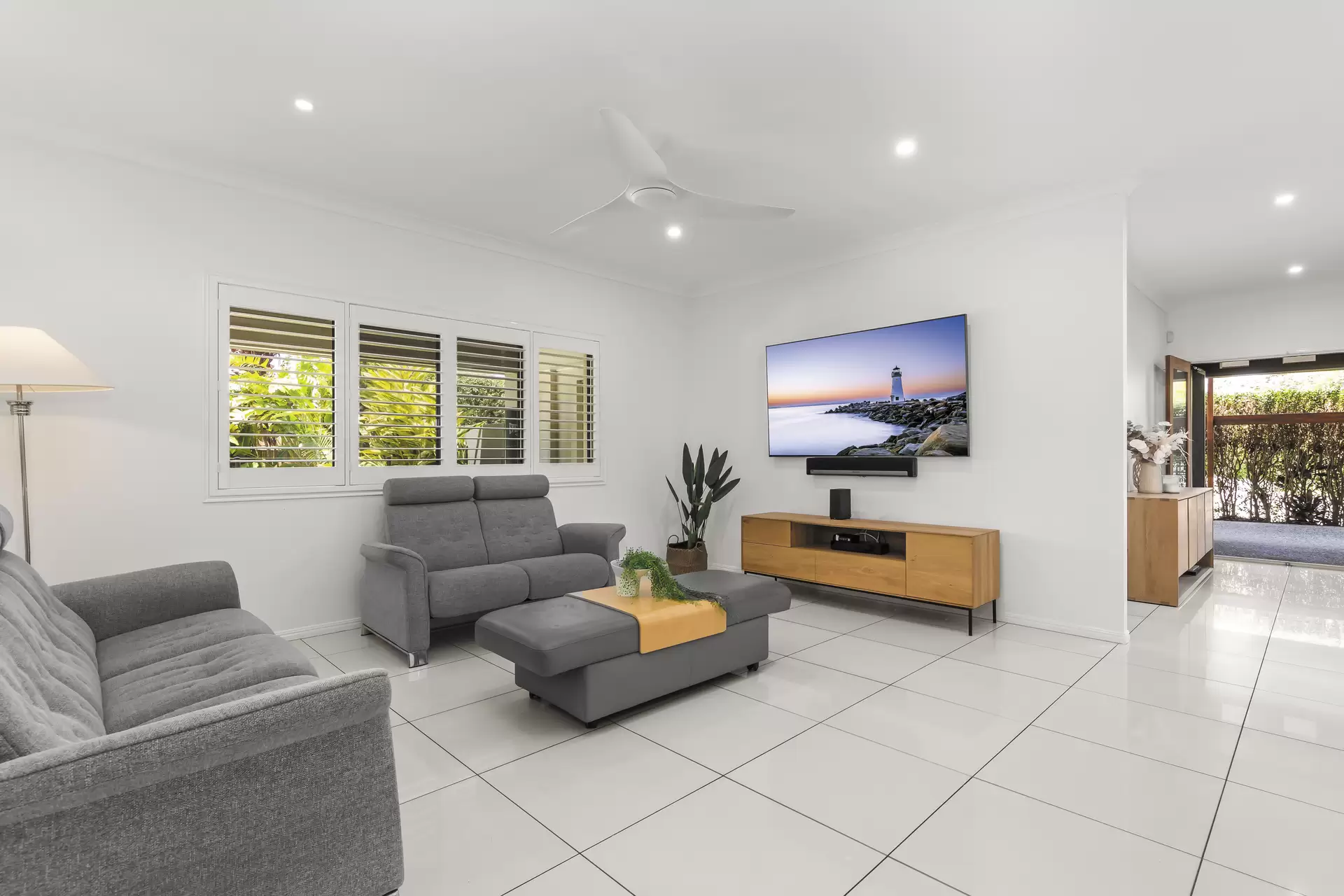 29 Hope Street, Ormiston Sold by Queensland Sotheby's International Realty - image 1