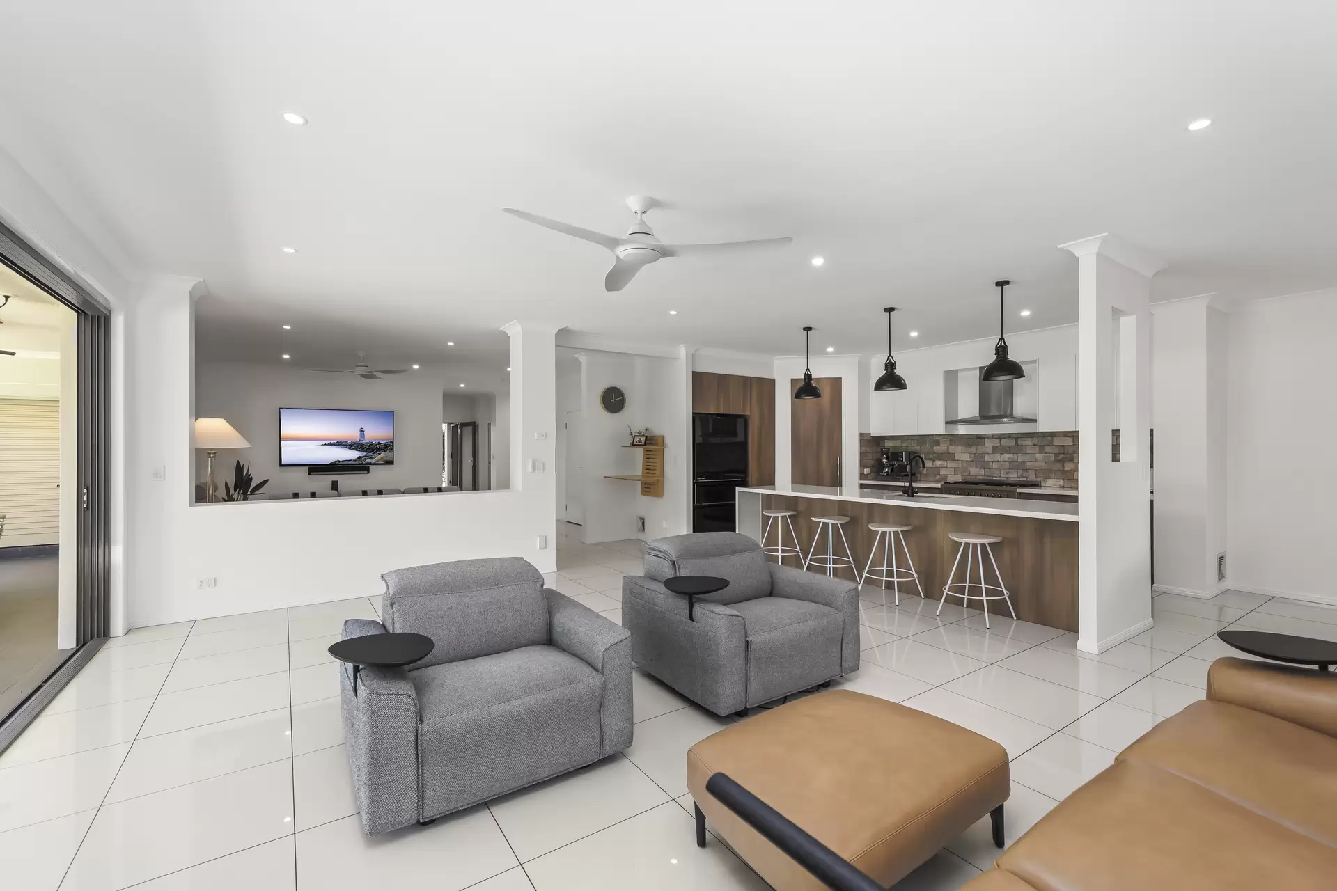 29 Hope Street, Ormiston Sold by Queensland Sotheby's International Realty - image 1