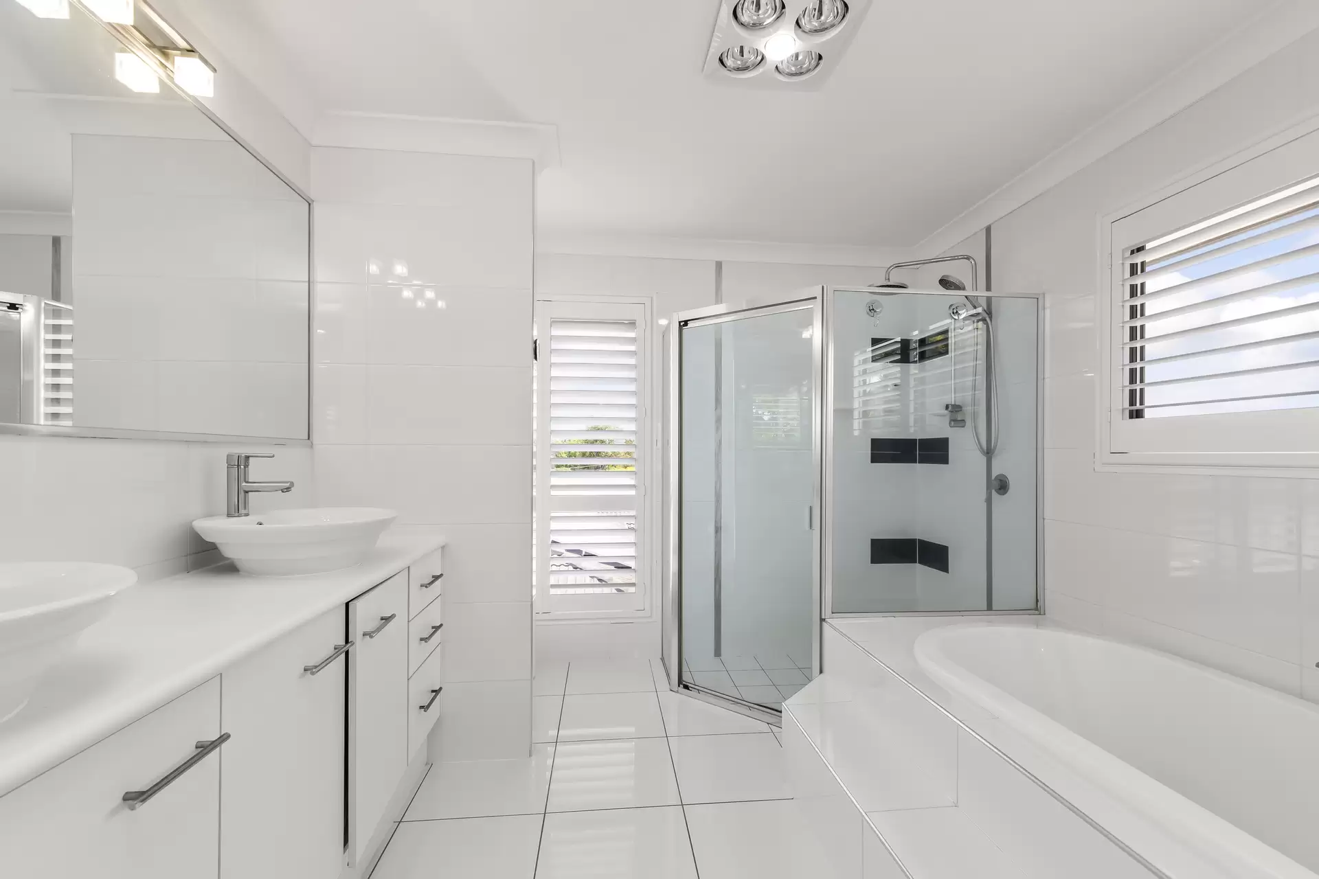 29 Hope Street, Ormiston Sold by Queensland Sotheby's International Realty - image 1