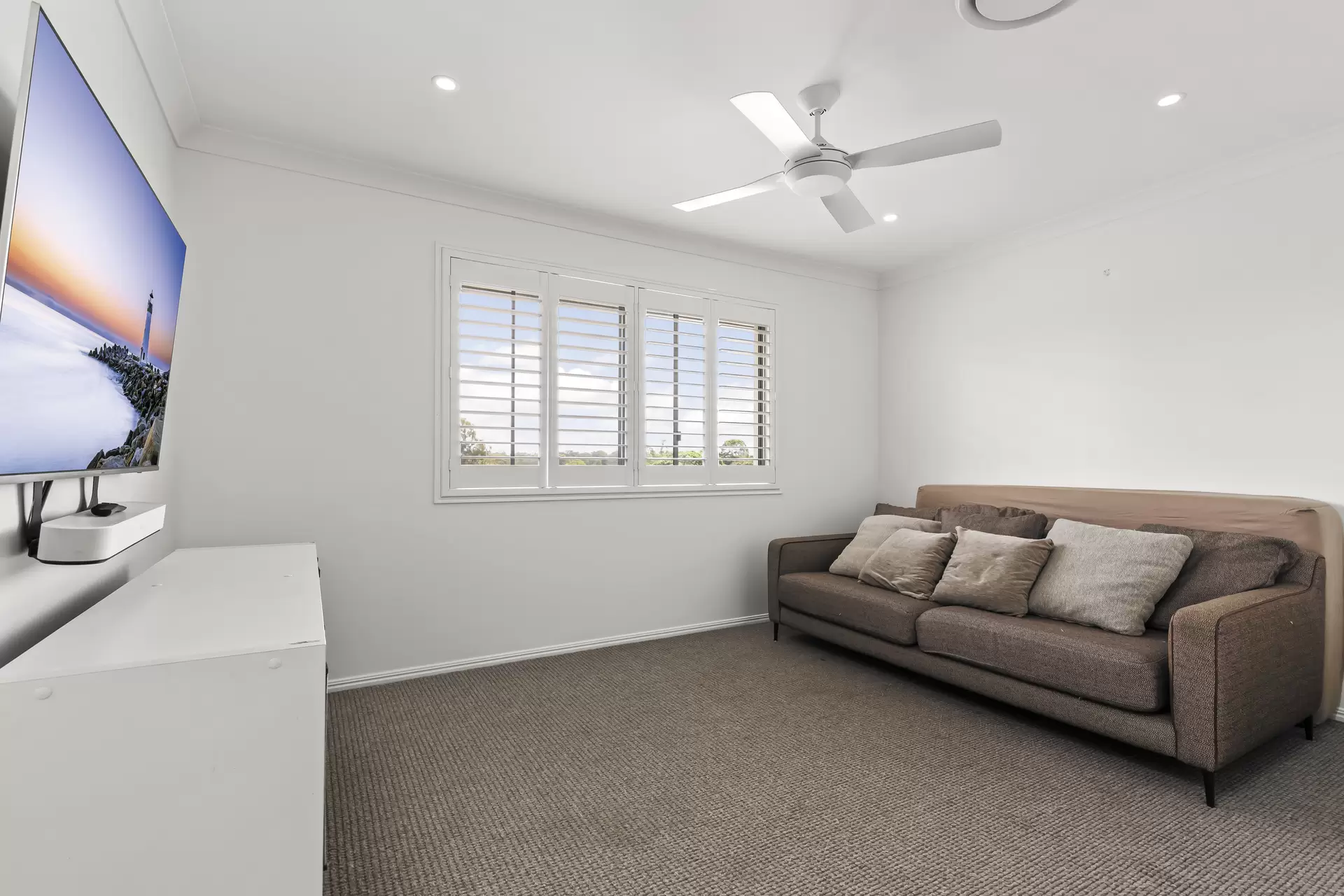 29 Hope Street, Ormiston Sold by Queensland Sotheby's International Realty - image 1