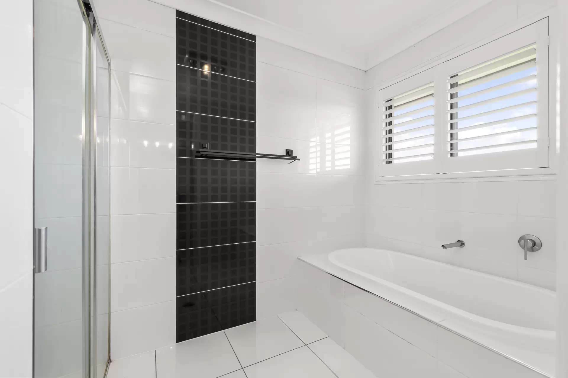 29 Hope Street, Ormiston Sold by Queensland Sotheby's International Realty - image 1