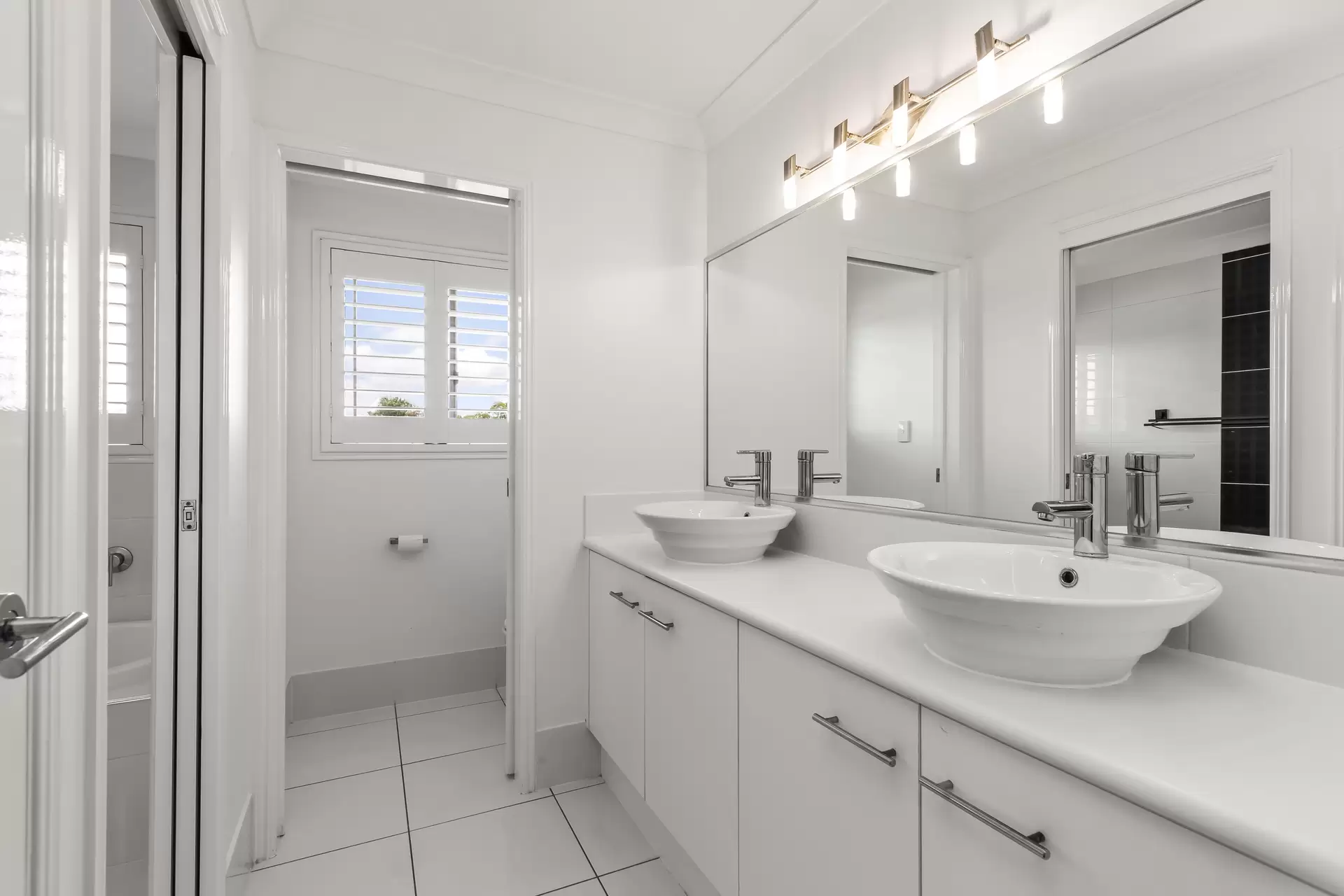 29 Hope Street, Ormiston Sold by Queensland Sotheby's International Realty - image 1