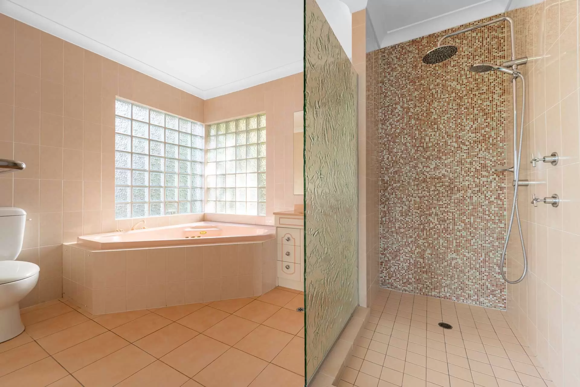 21 Warrain Street, Shute Harbour Sold by Queensland Sotheby's International Realty - image 1