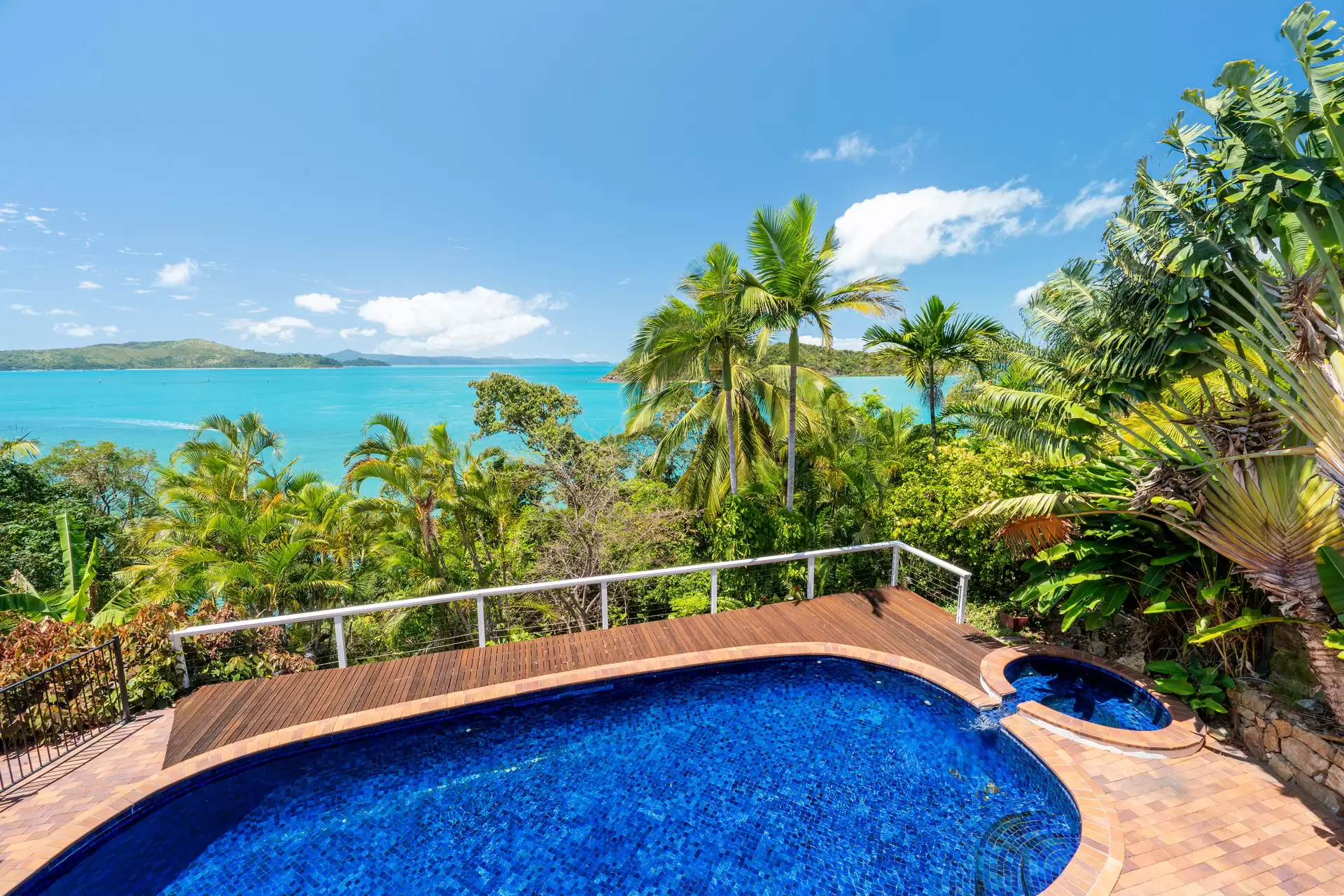 21 Warrain Street, Shute Harbour Sold by Queensland Sotheby's International Realty - image 1