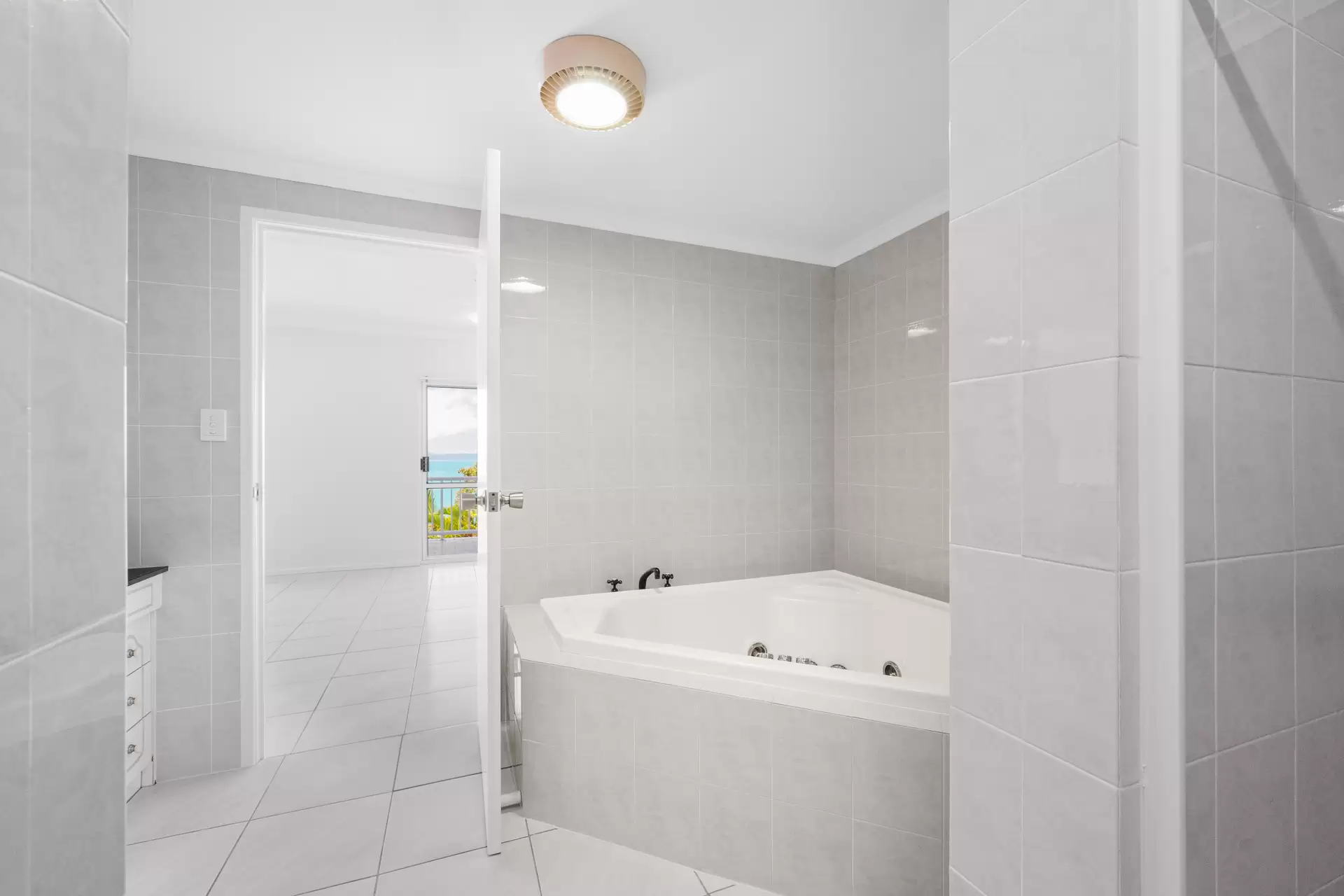 21 Warrain Street, Shute Harbour Sold by Queensland Sotheby's International Realty - image 1