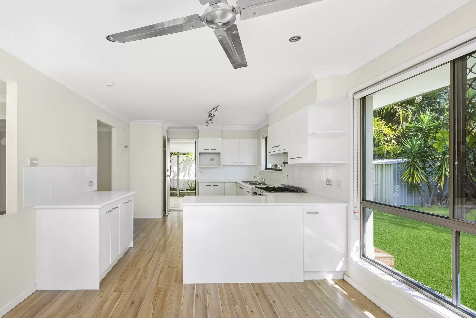 40 Kerria Crescent, Ashmore Sold by  - image 1