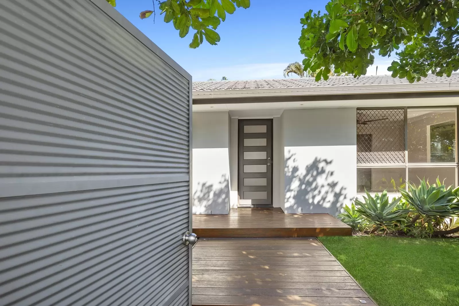 40 Kerria Crescent, Ashmore Sold by  - image 1