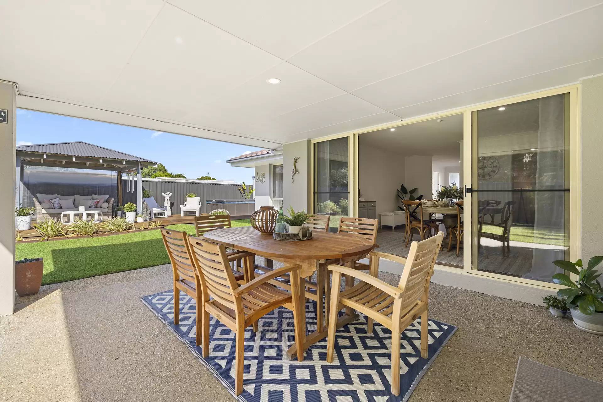 8 Petrale Court, Mountain Creek Sold by Queensland Sotheby's International Realty - image 1