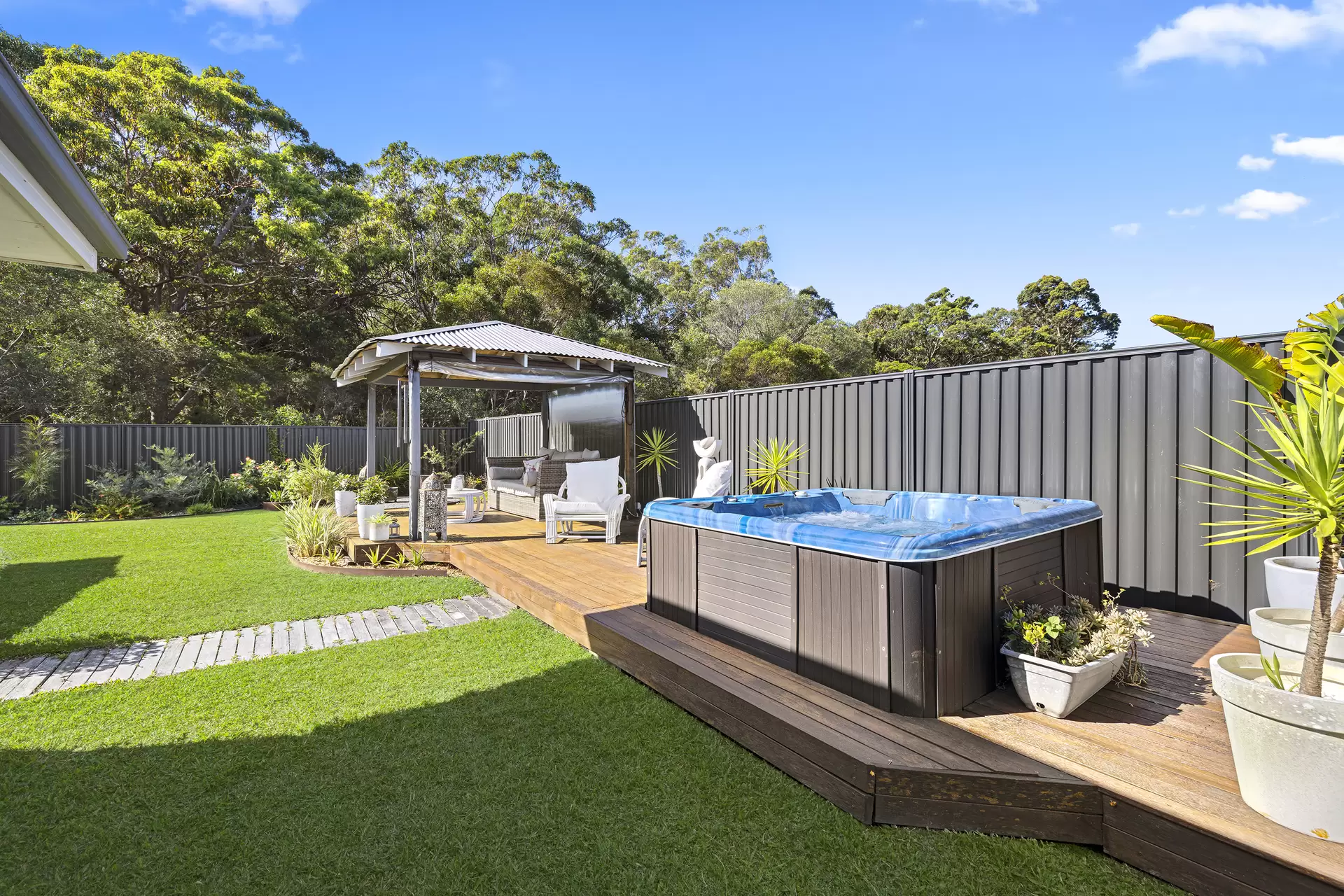 8 Petrale Court, Mountain Creek Sold by Queensland Sotheby's International Realty - image 1