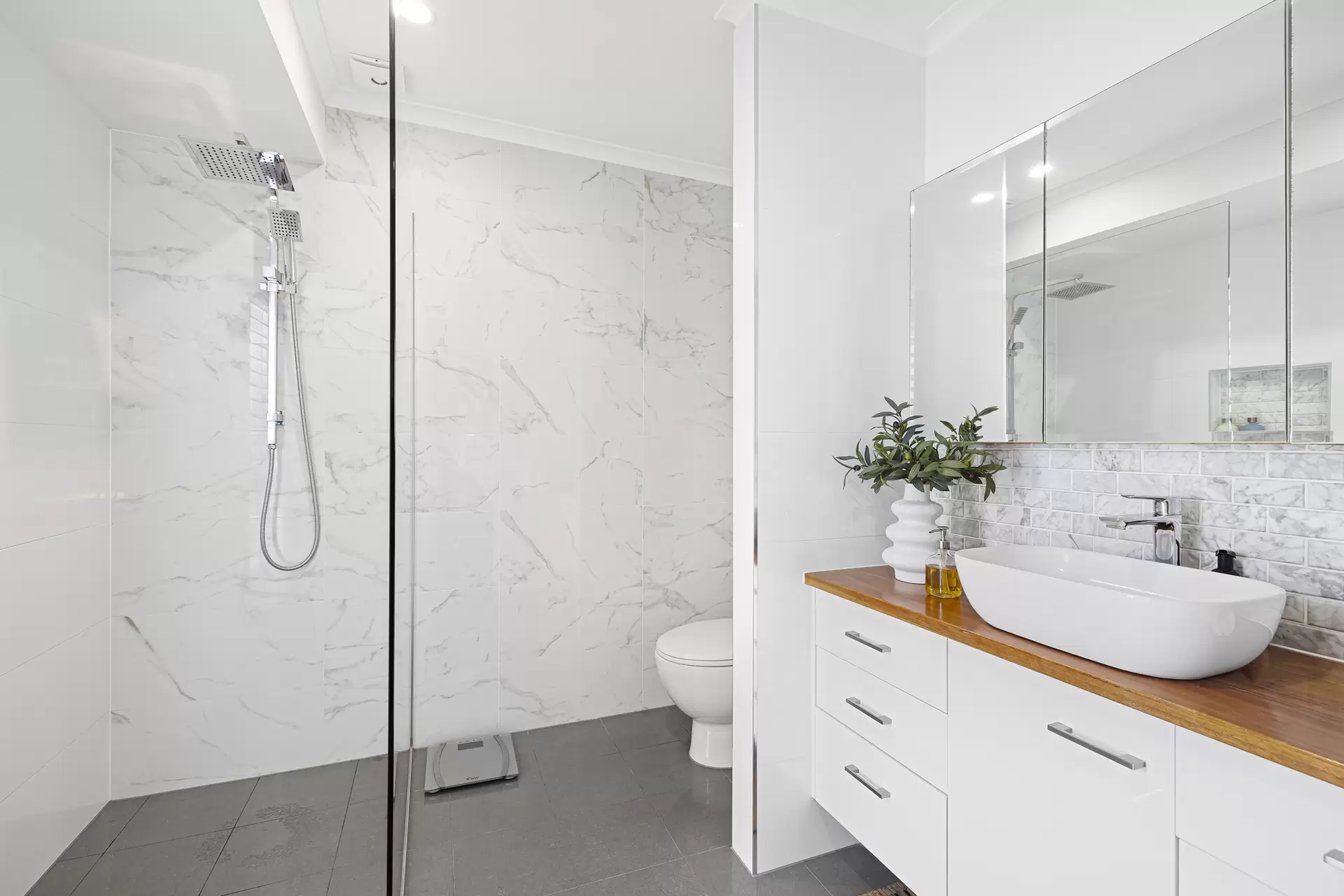 8 Petrale Court, Mountain Creek Sold by Queensland Sotheby's International Realty - image 1