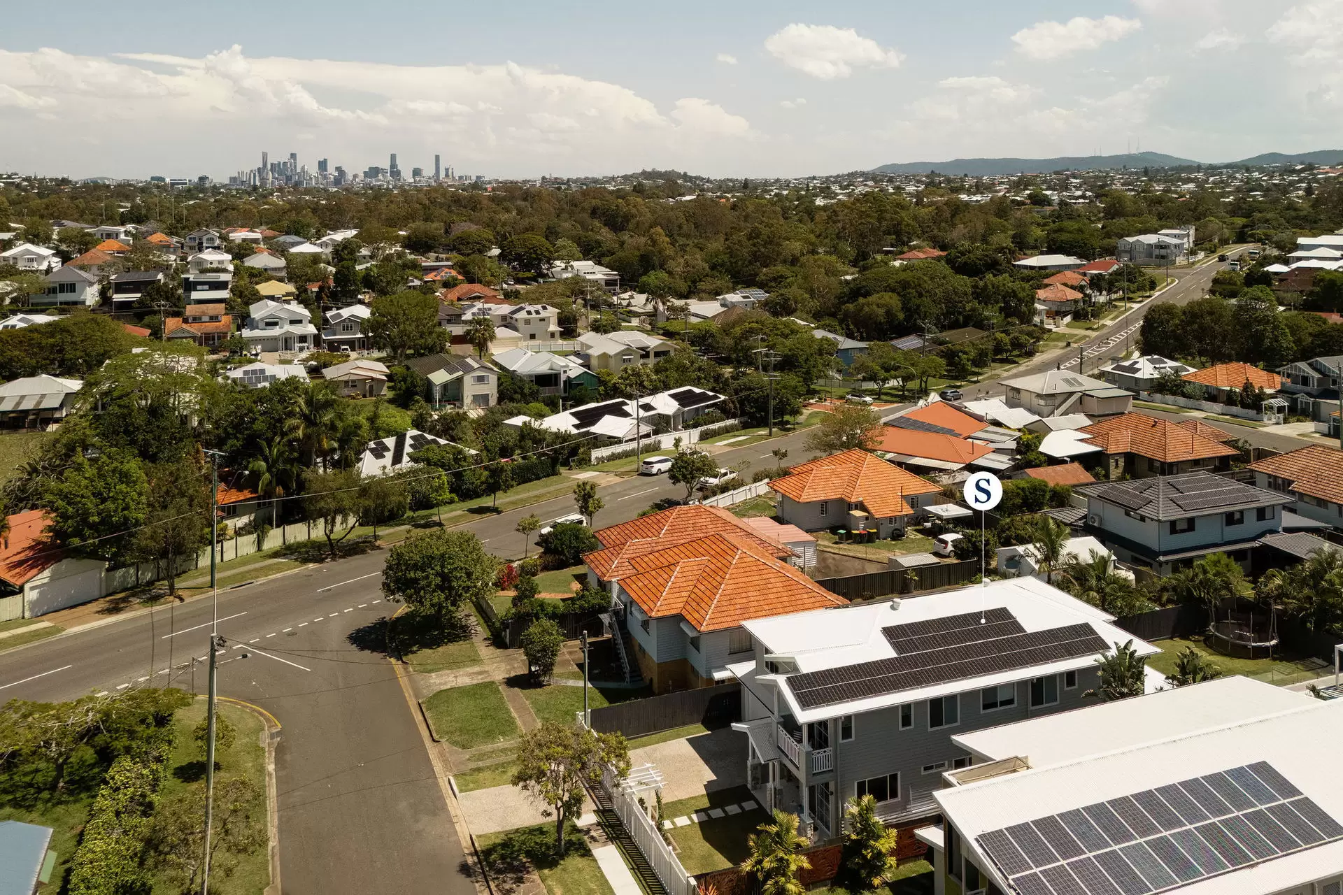 43 Deloraine Street, Wavell Heights Sold by Queensland Sotheby's International Realty - image 1