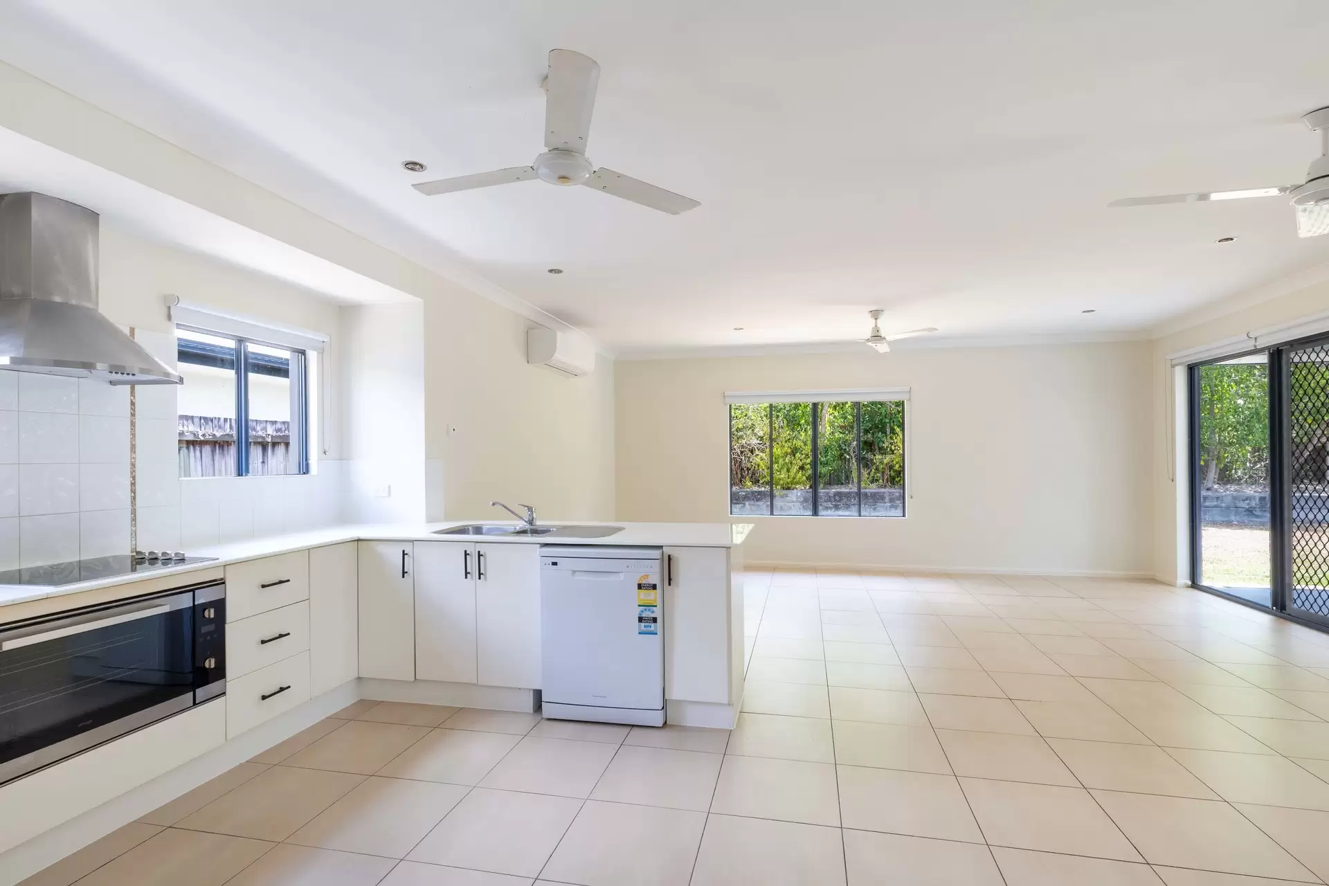 9 Sunbird Close, Port Douglas Sold by  - image 1
