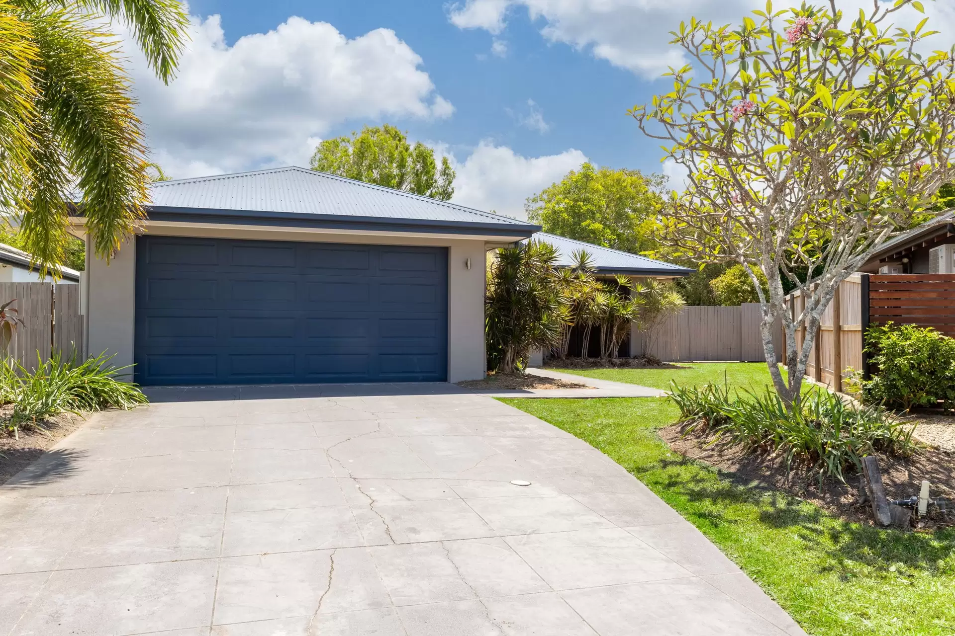 9 Sunbird Close, Port Douglas Sold by Queensland Sotheby's International Realty - image 1