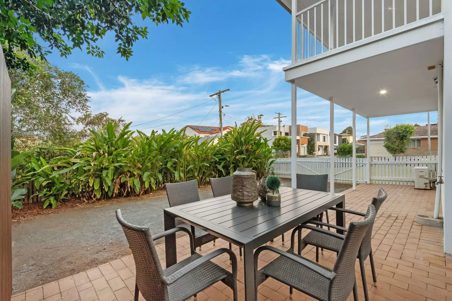 8 Charlotte Court, Ormiston Sold by Queensland Sotheby's International Realty - image 1