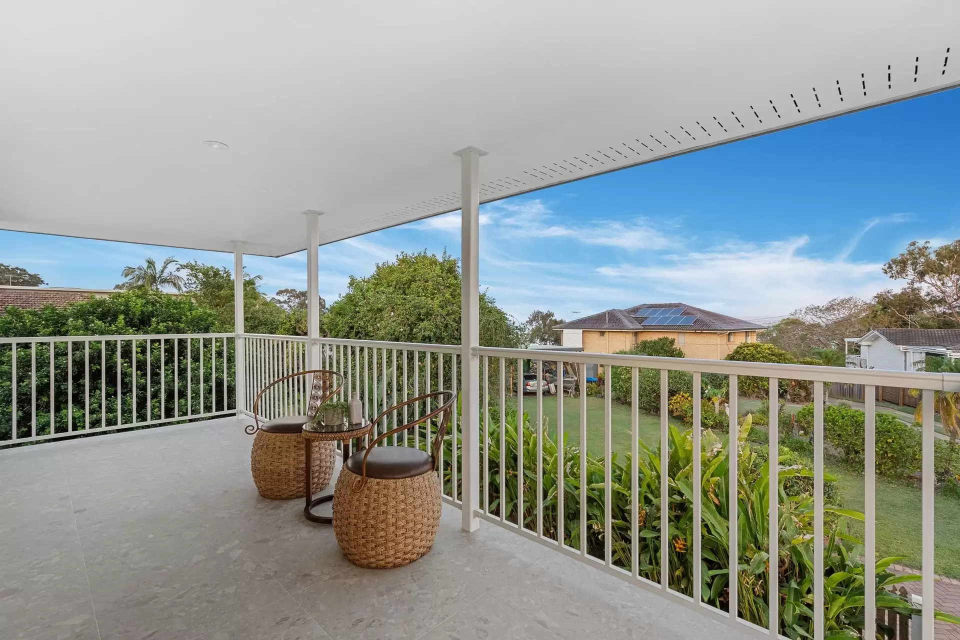 8 Charlotte Court, Ormiston Sold by Queensland Sotheby's International Realty - image 1