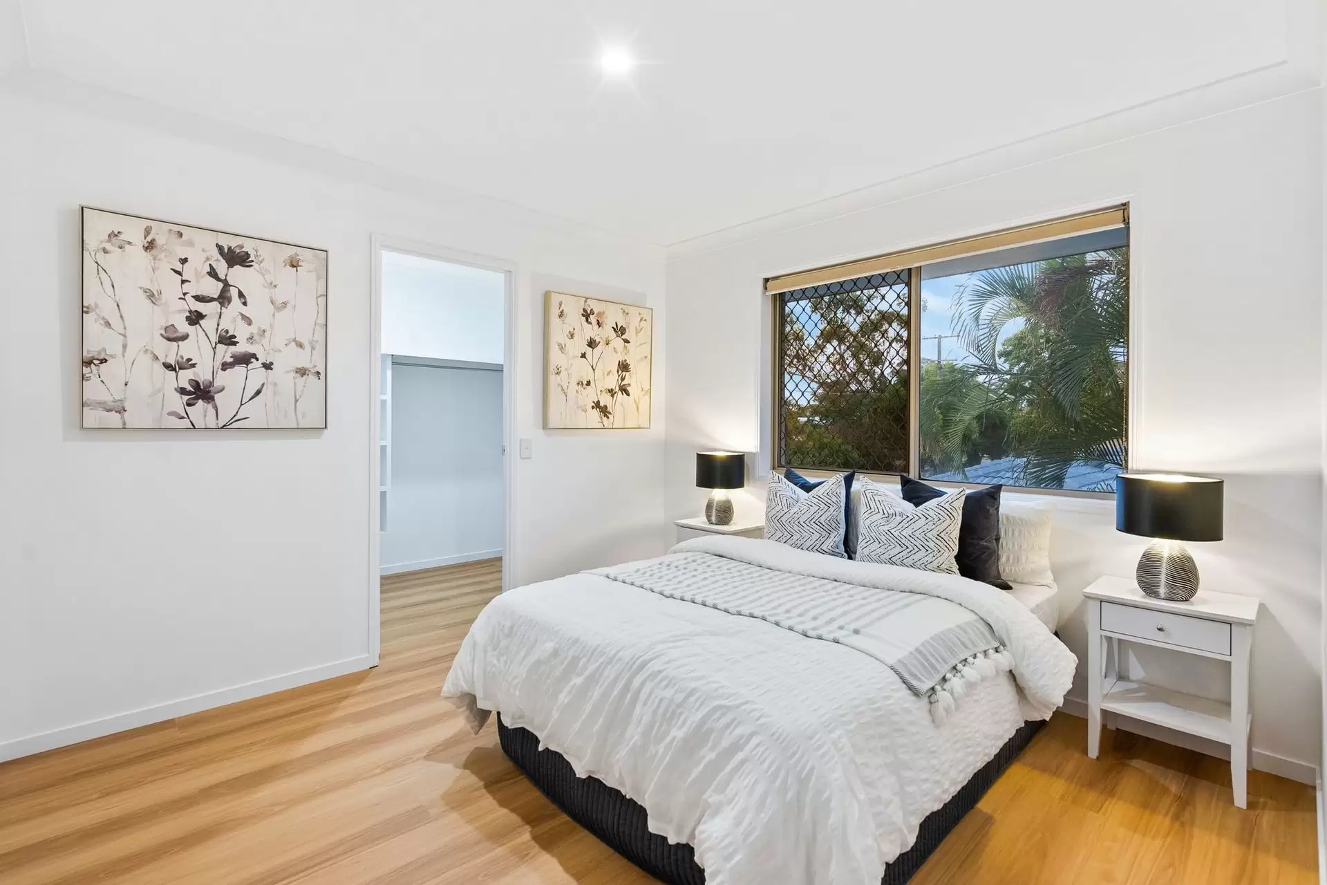 8 Charlotte Court, Ormiston Sold by Queensland Sotheby's International Realty - image 1