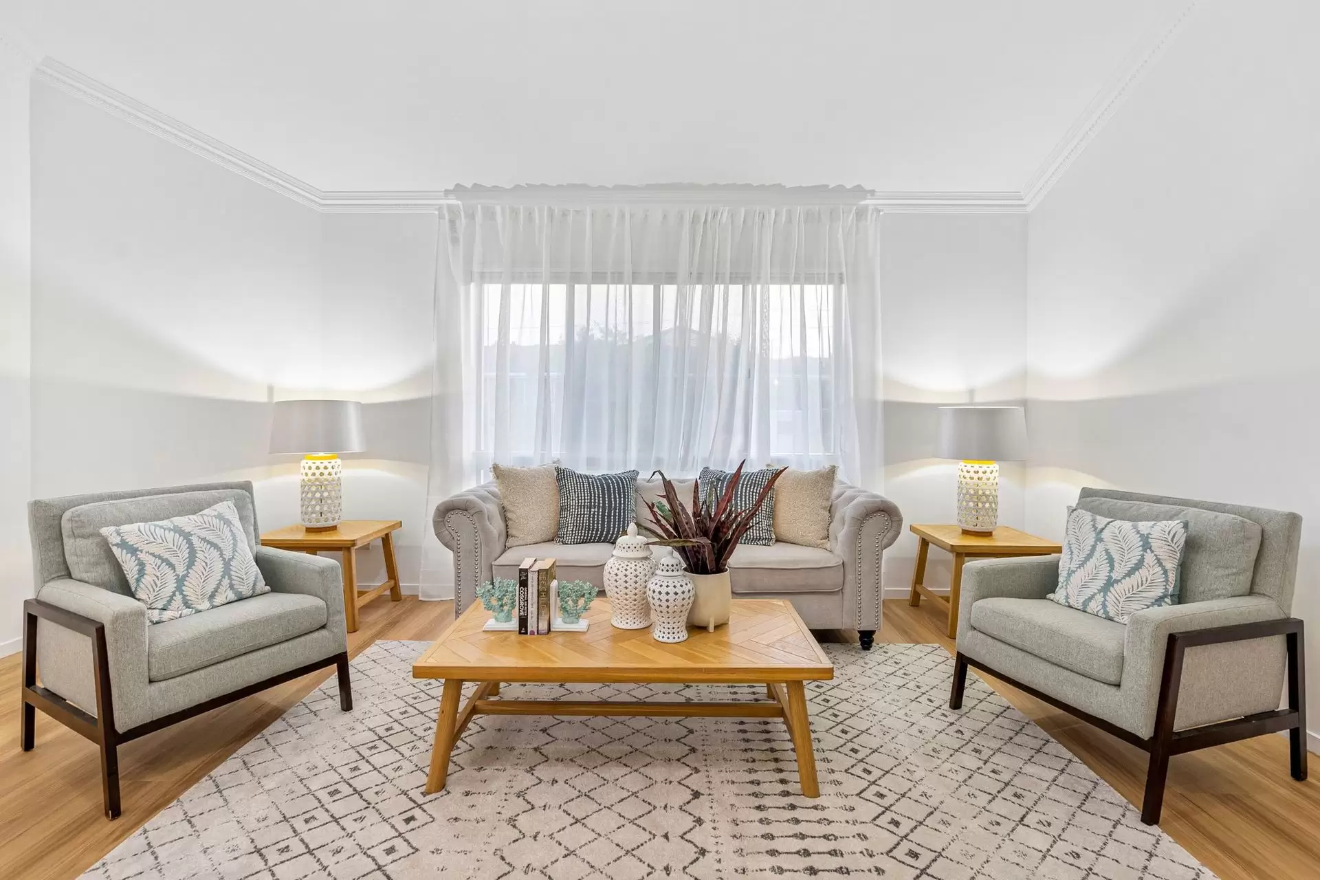 8 Charlotte Court, Ormiston Sold by Queensland Sotheby's International Realty - image 1