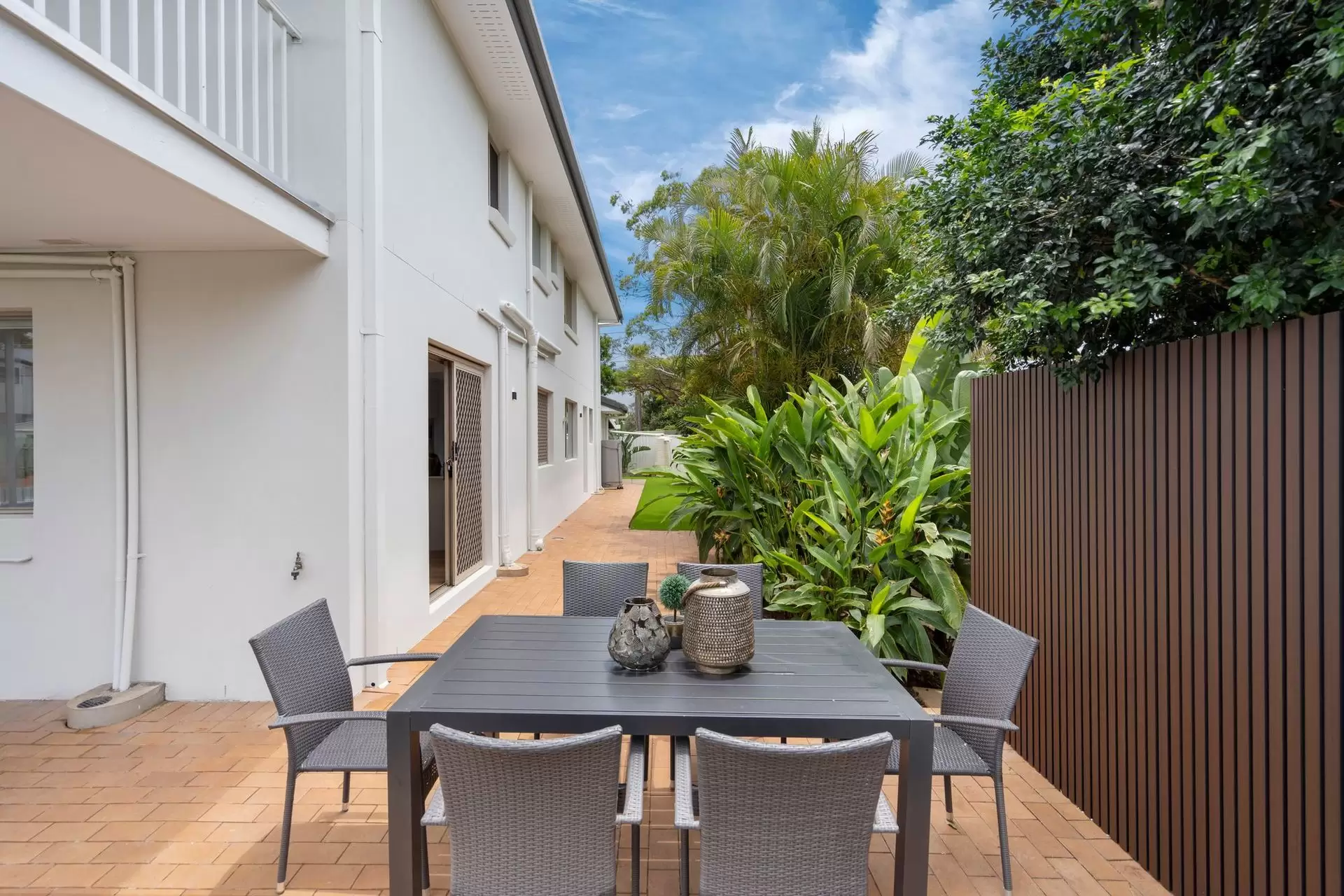 8 Charlotte Court, Ormiston Sold by Queensland Sotheby's International Realty - image 1