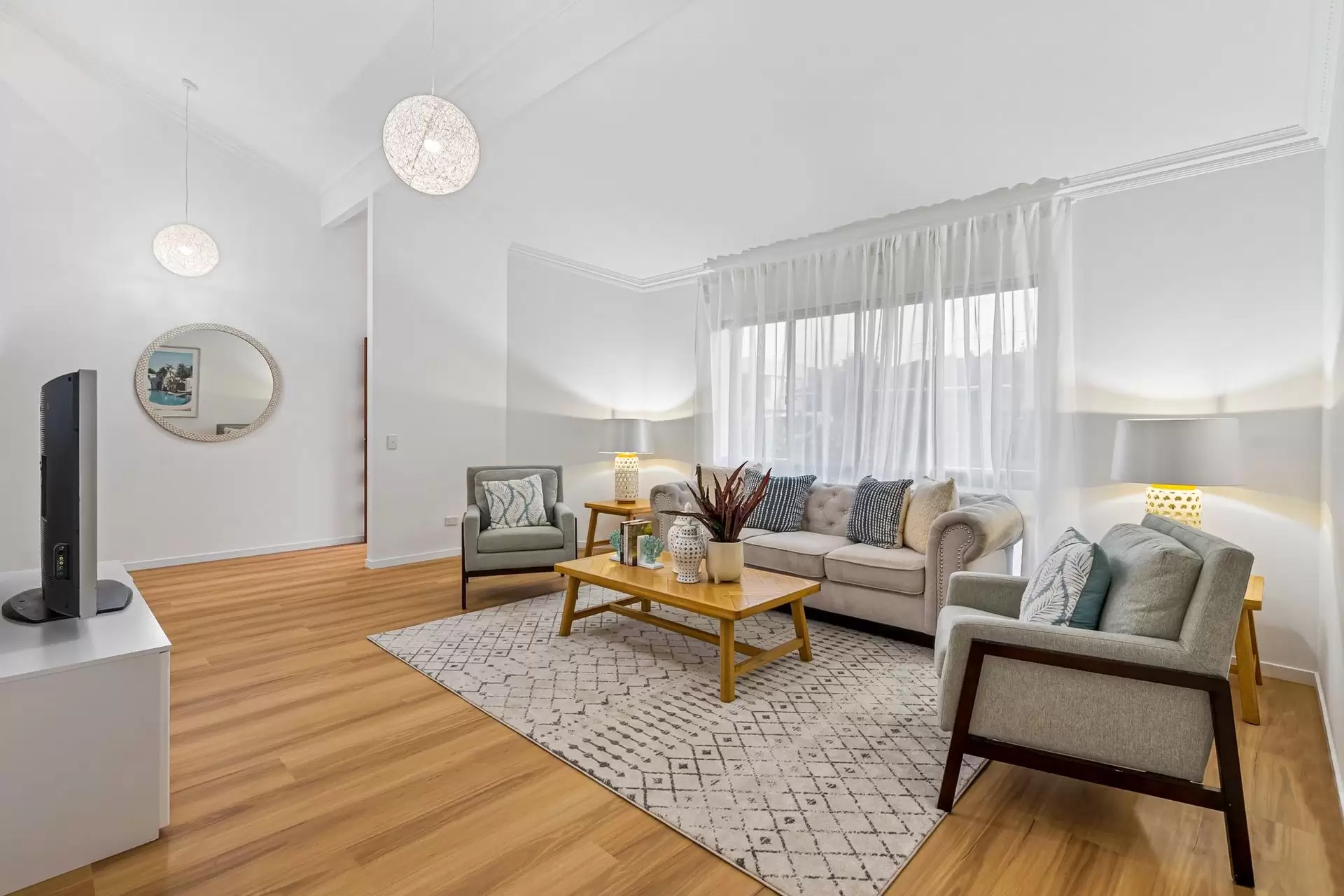 8 Charlotte Court, Ormiston Sold by Queensland Sotheby's International Realty - image 1