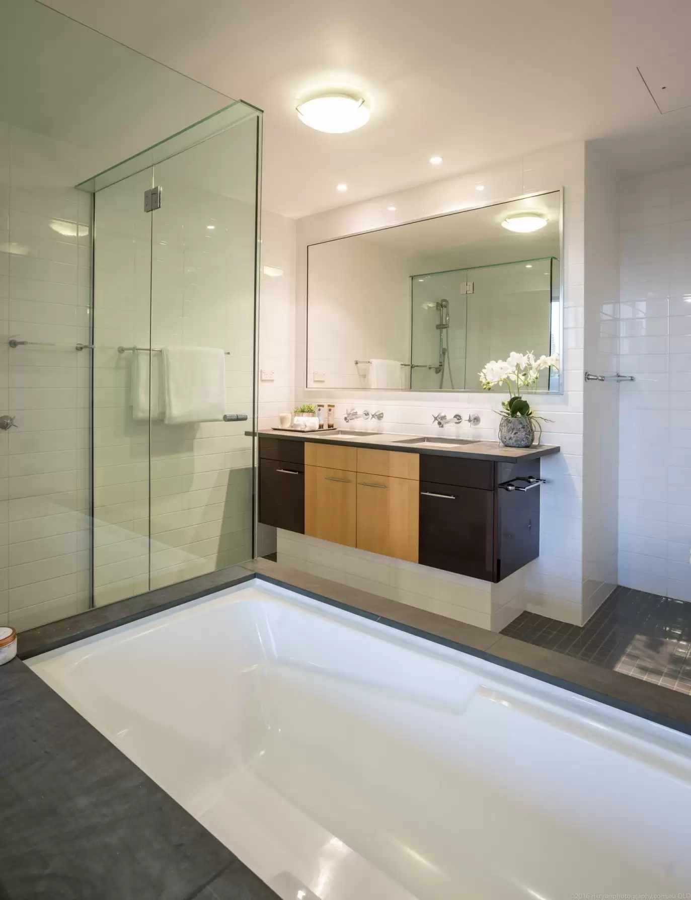 2410/180 Grey Street, South Brisbane Sold by Queensland Sotheby's International Realty - image 1