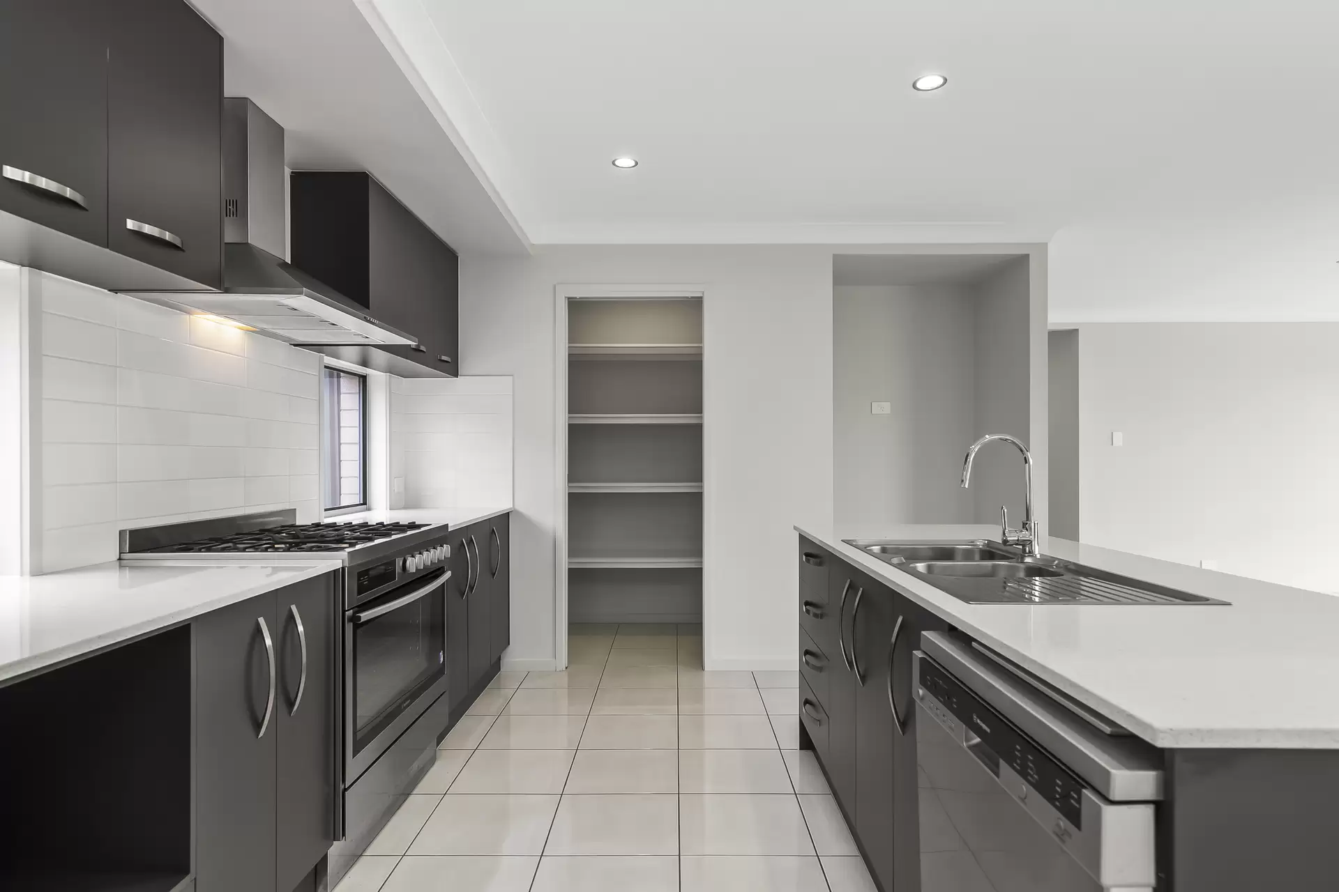 43 Brindabella Circuit, Thornlands Sold by Queensland Sotheby's International Realty - image 1