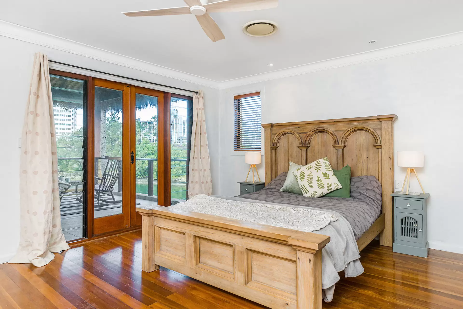 51 Sunrise Boulevard, Surfers Paradise Sold by Queensland Sotheby's International Realty - image 1