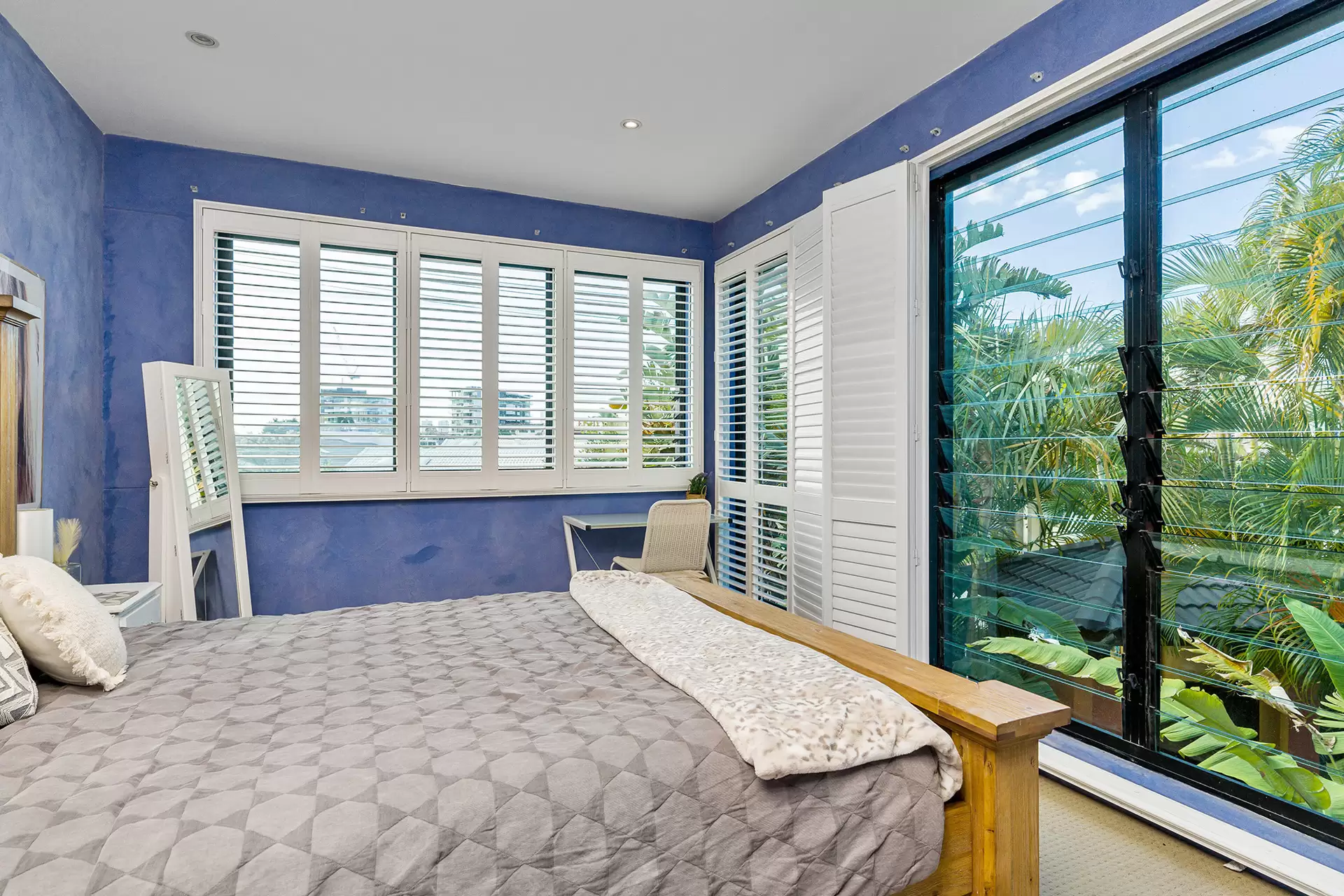 51 Sunrise Boulevard, Surfers Paradise Sold by Queensland Sotheby's International Realty - image 1