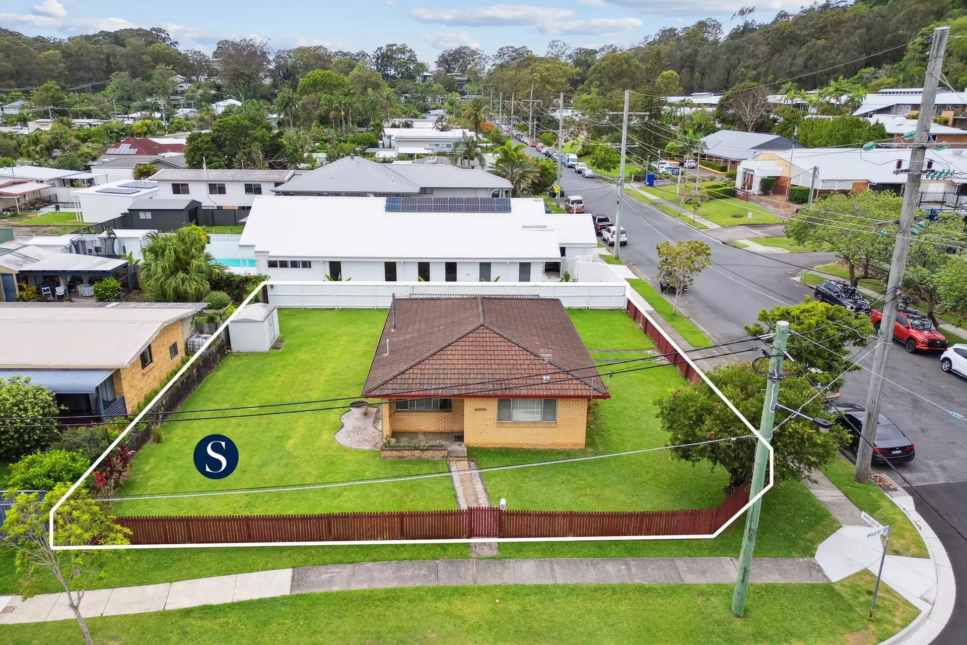 8 Banjo Street, Burleigh Heads Sold by Queensland Sotheby's International Realty - image 1