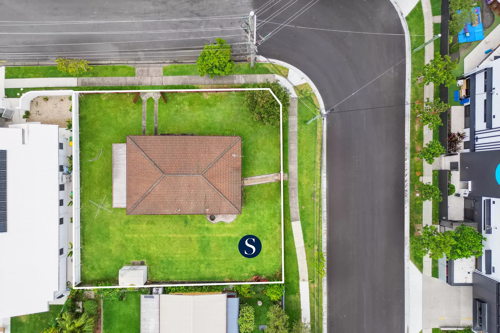 8 Banjo Street, Burleigh Heads Sold by Queensland Sotheby's International Realty - image 1