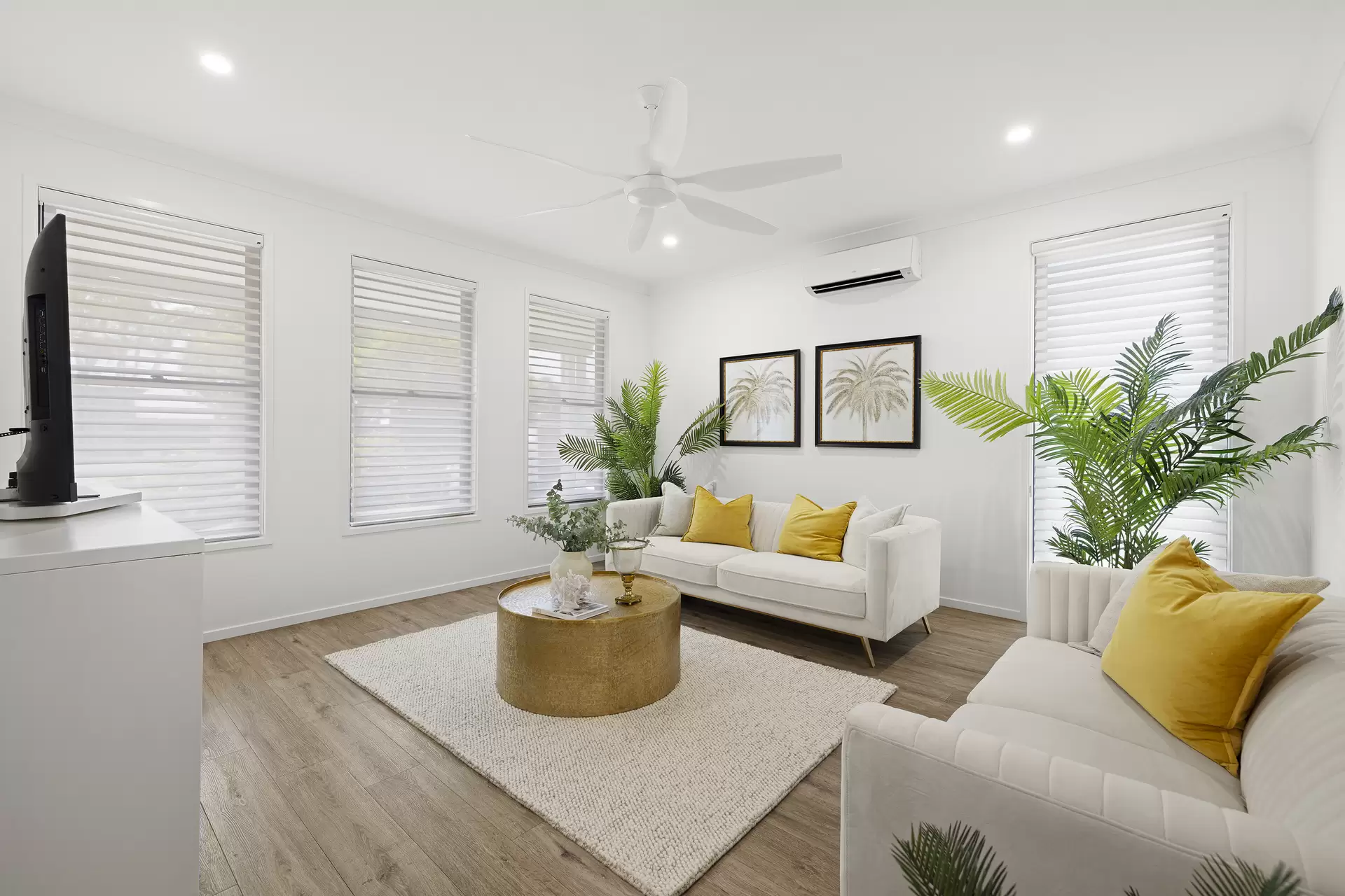 35 Harbourlights Way, Pelican Waters Sold by  - image 1