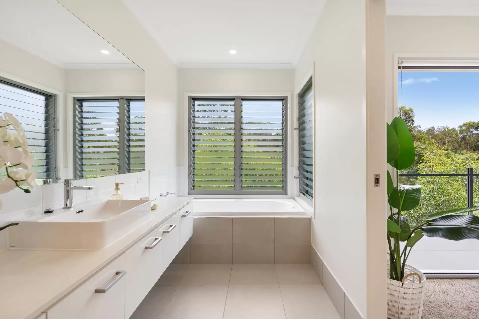 72/66 The Avenue, Peregian Springs Sold by  - image 1