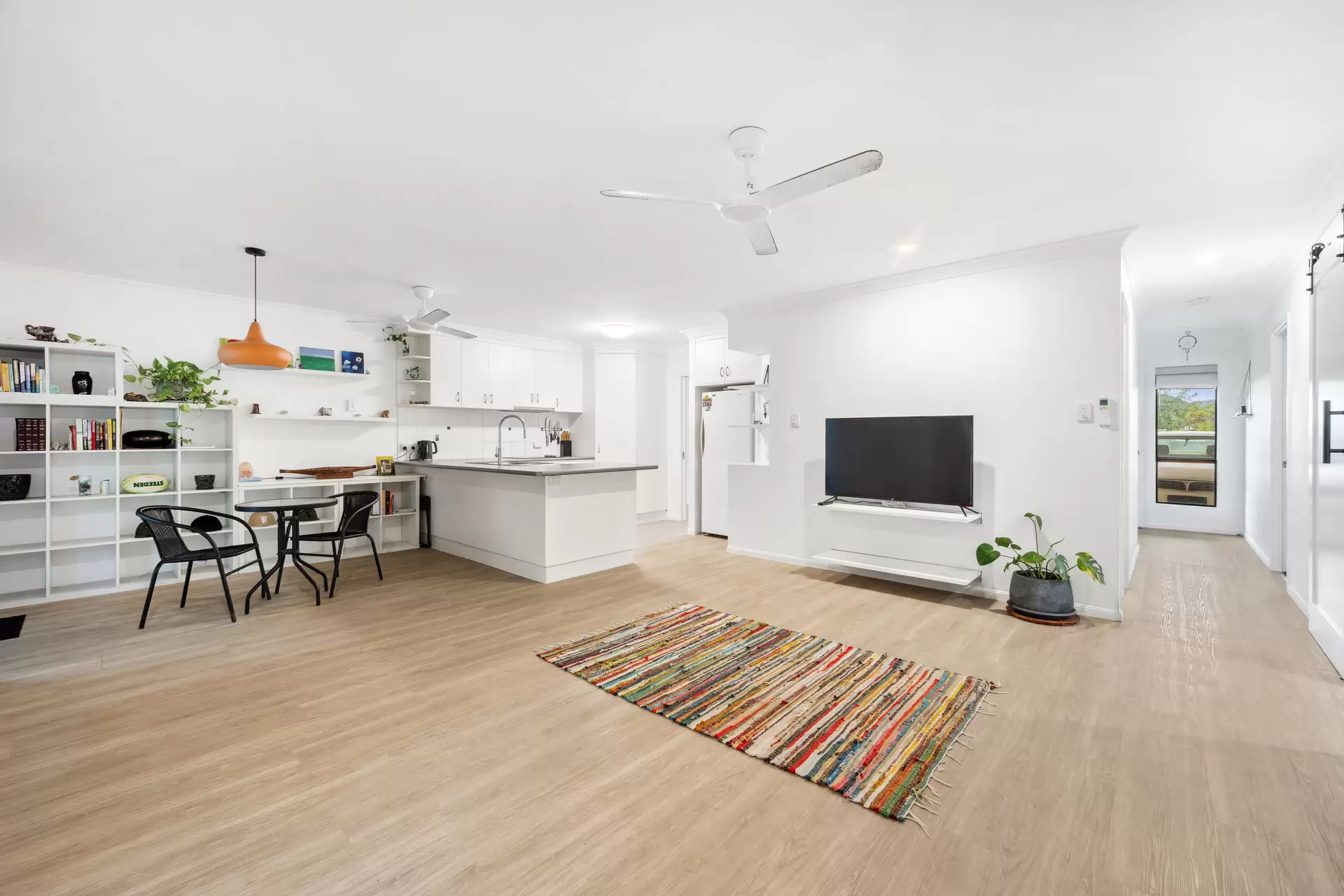 1/38 Banksia Court, Cannonvale Sold by Queensland Sotheby's International Realty - image 1