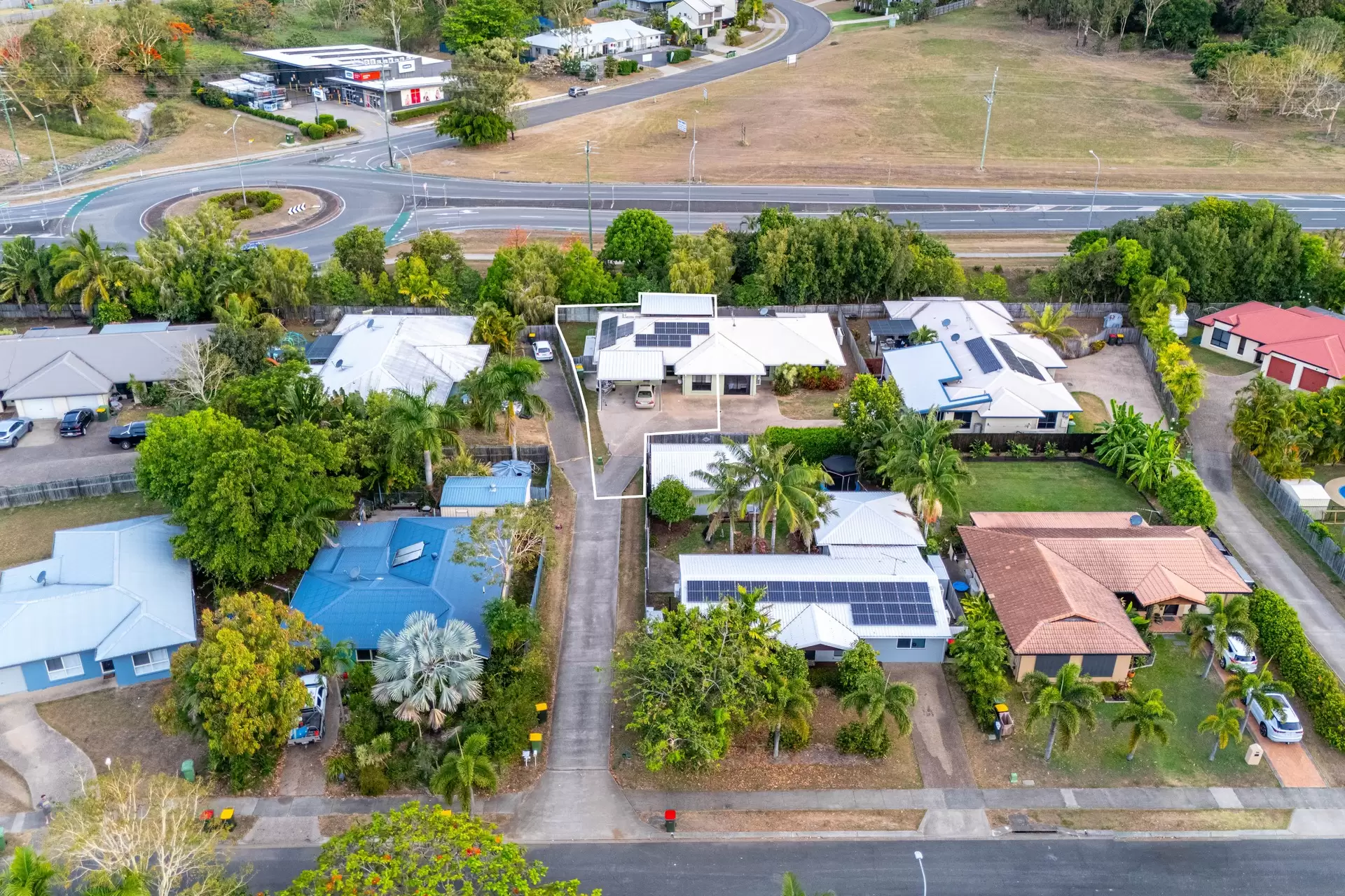 1/38 Banksia Court, Cannonvale Sold by Queensland Sotheby's International Realty - image 1