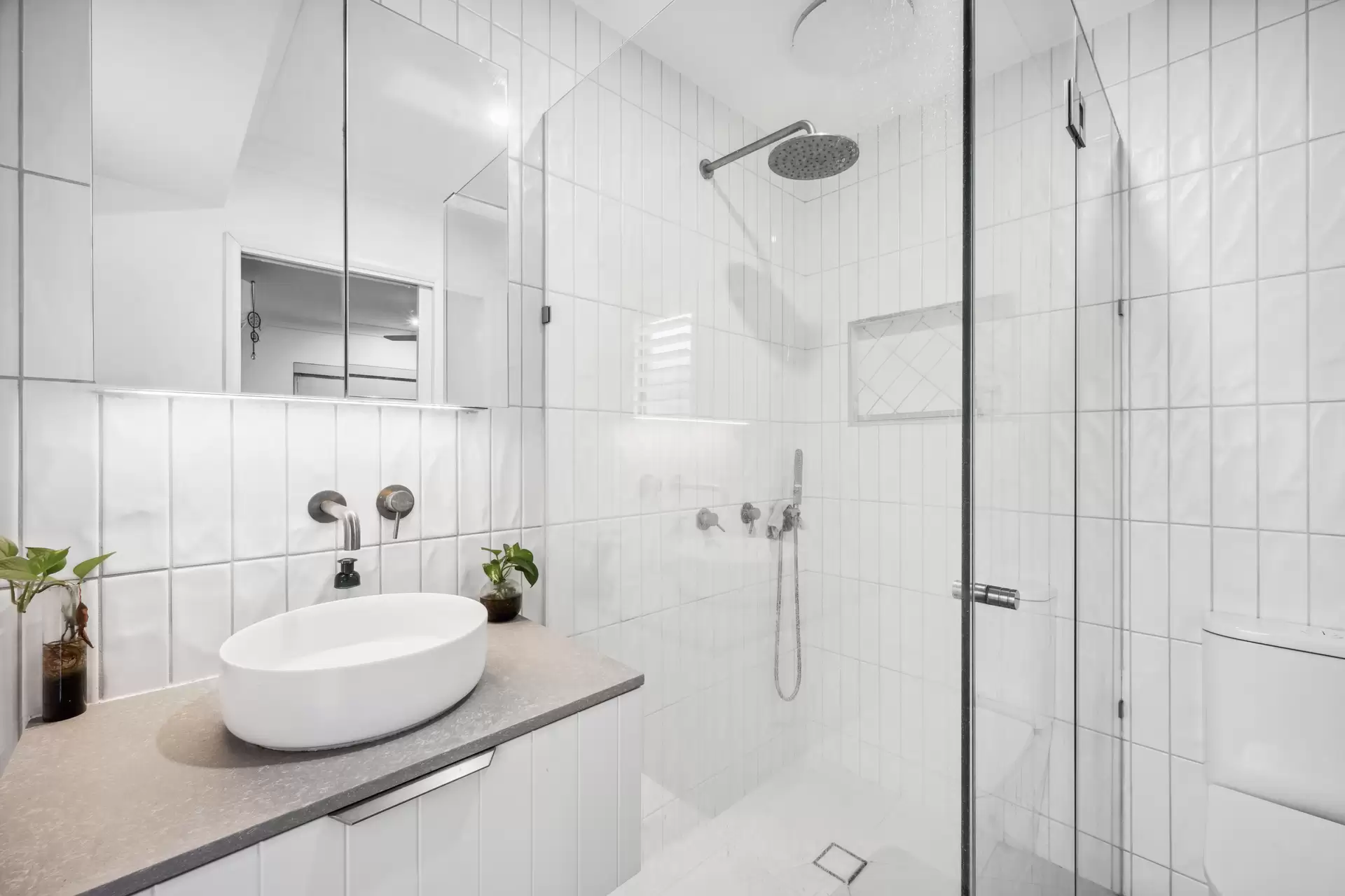 1/38 Banksia Court, Cannonvale Sold by Queensland Sotheby's International Realty - image 1