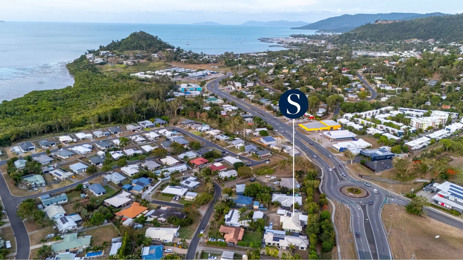 1/38 Banksia Court, Cannonvale Sold by Queensland Sotheby's International Realty - image 1