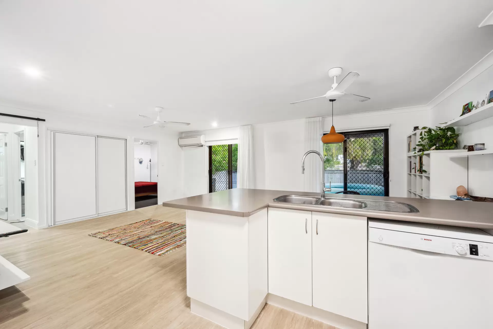 1/38 Banksia Court, Cannonvale Sold by Queensland Sotheby's International Realty - image 1