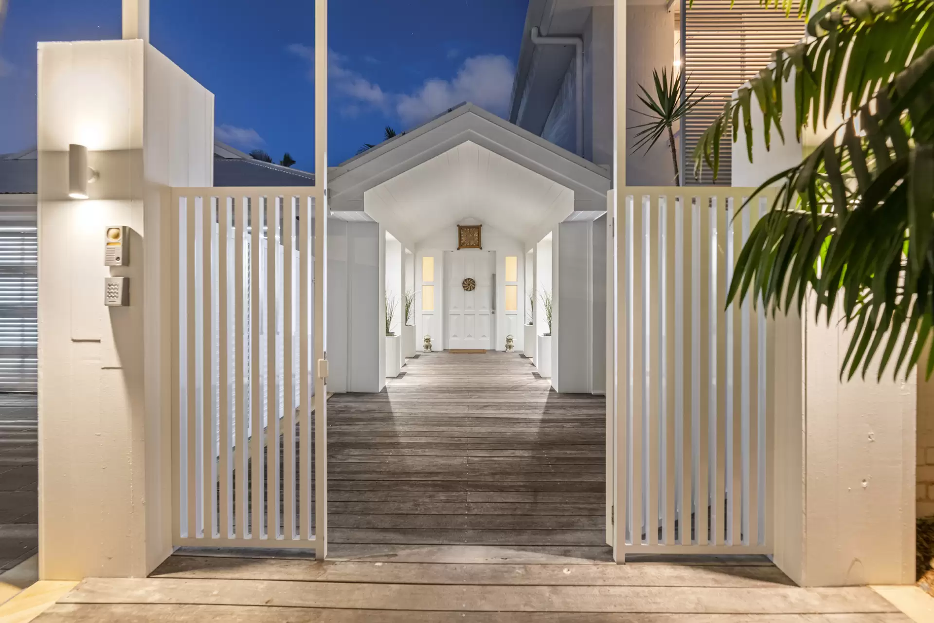 29 Campbell Street, Bundall For Sale by Queensland Sotheby's International Realty - image 1