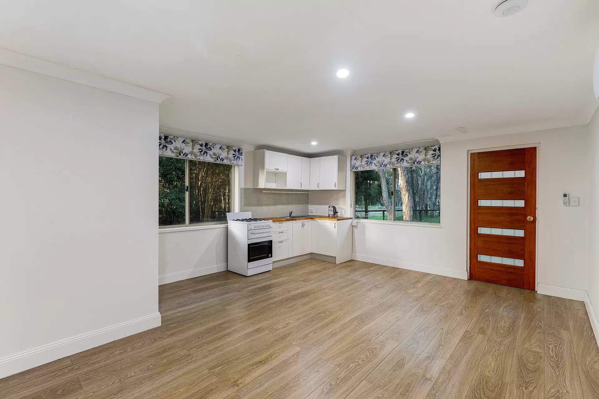 64 Oakridge Street, Burbank Sold by Queensland Sotheby's International Realty - image 1
