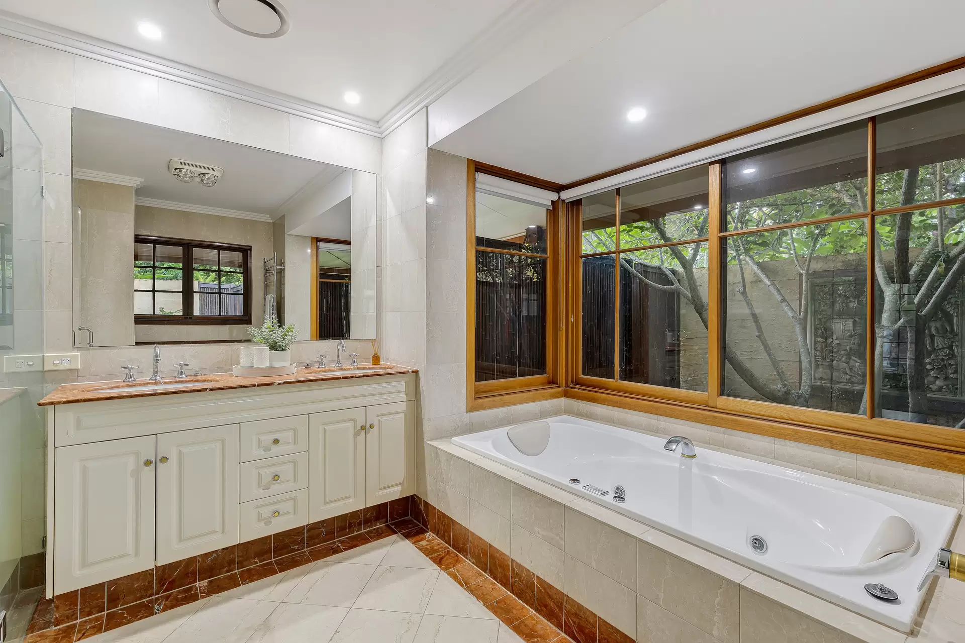 64 Oakridge Street, Burbank Sold by Queensland Sotheby's International Realty - image 1