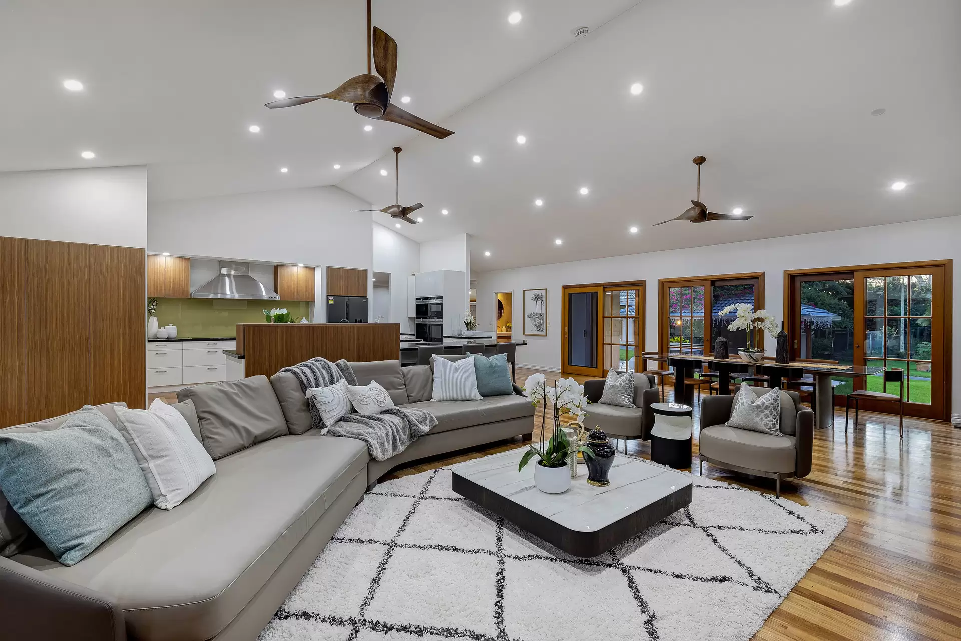 64 Oakridge Street, Burbank Sold by Queensland Sotheby's International Realty - image 1